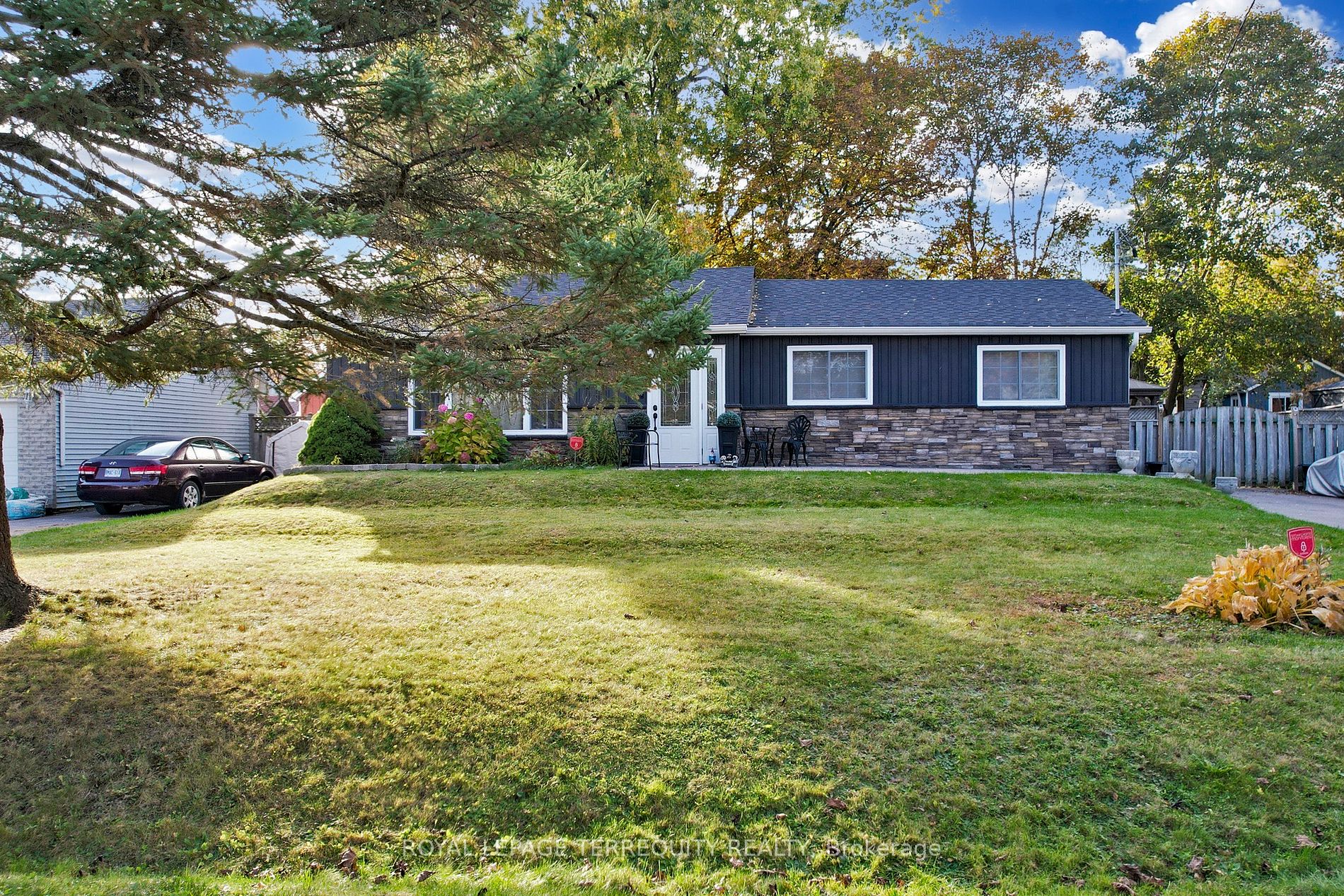 36 Elmvale Blvd