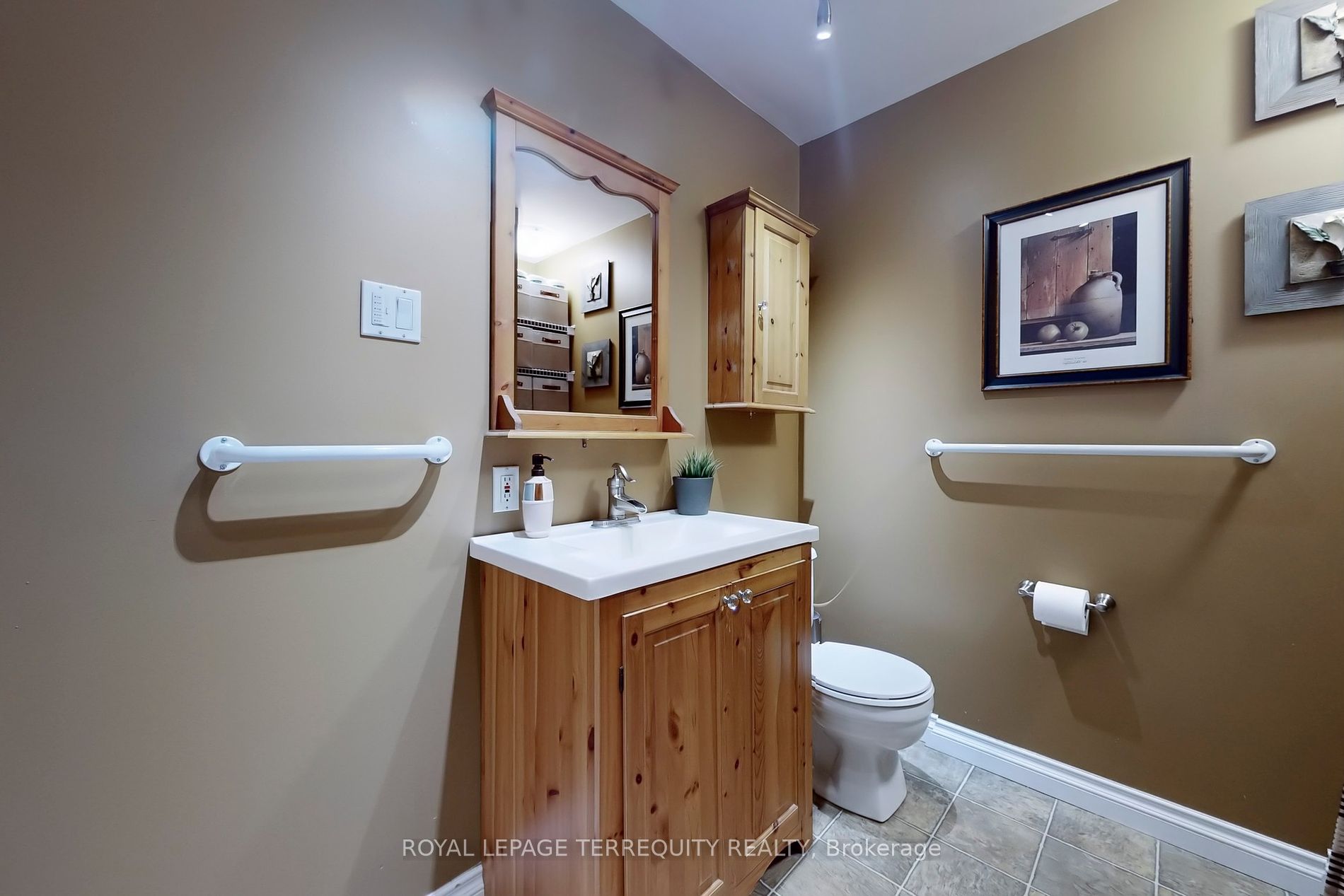 36 Elmvale Blvd