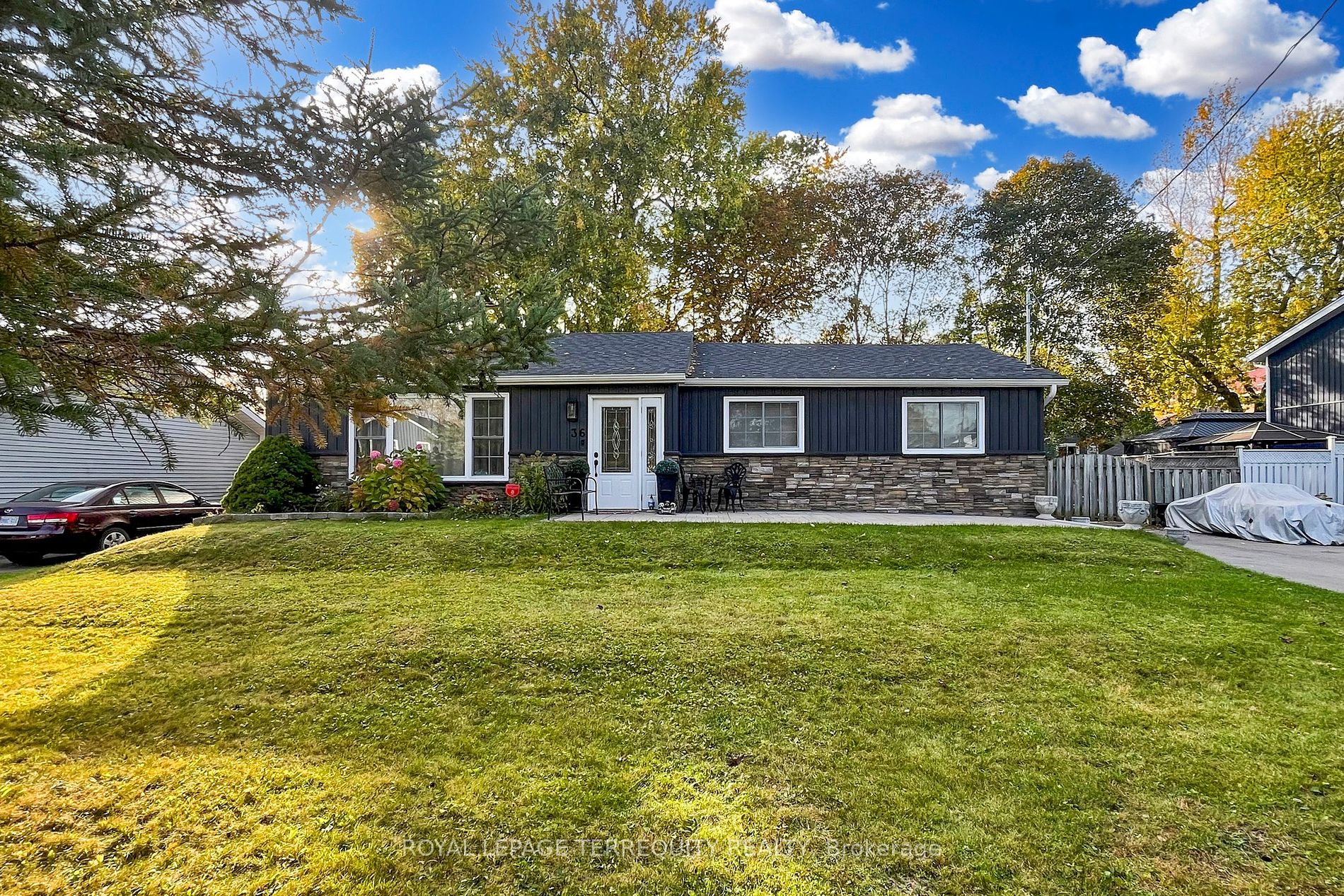 36 Elmvale Blvd