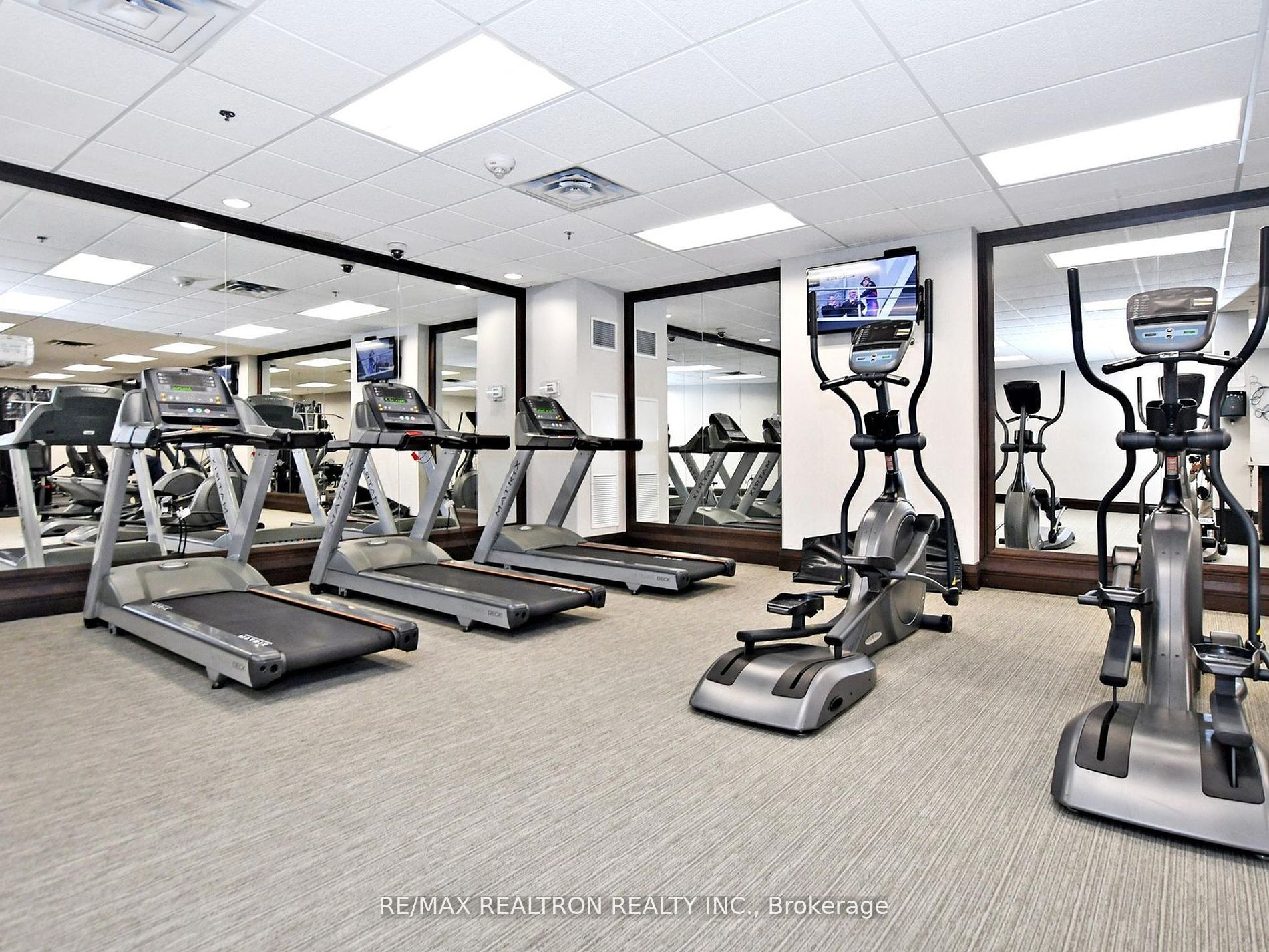 75 King William Cres, #102