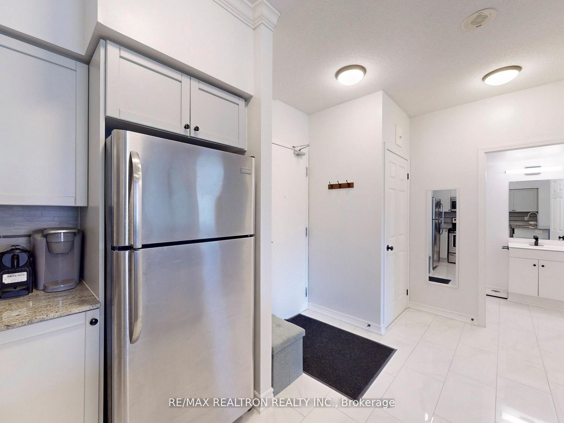 75 King William Cres, #102