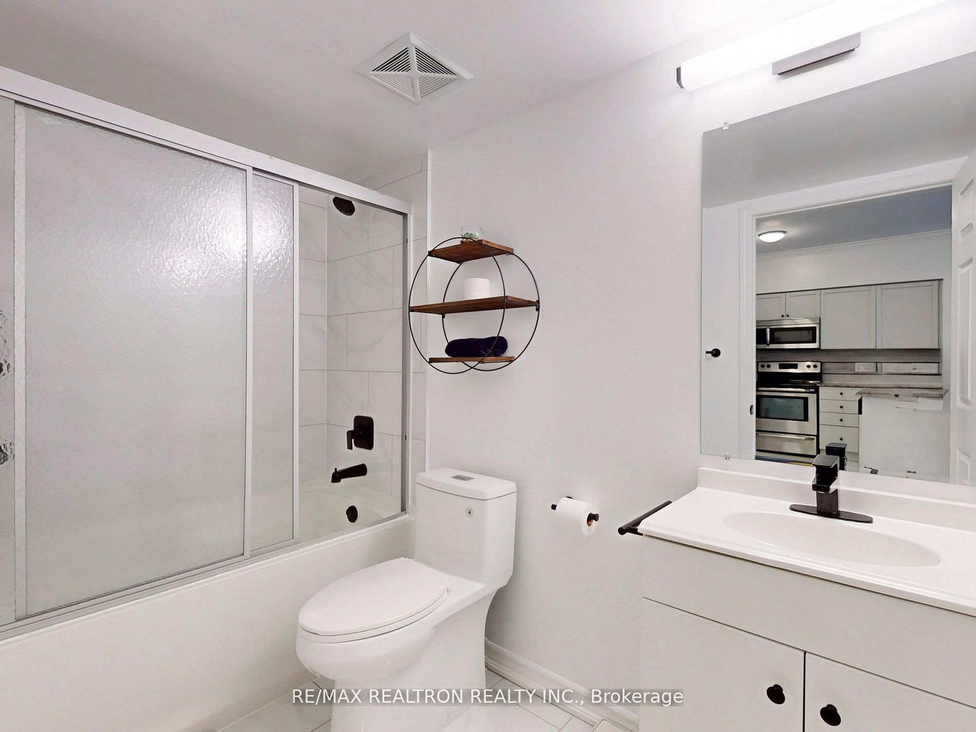 75 King William Cres, #102