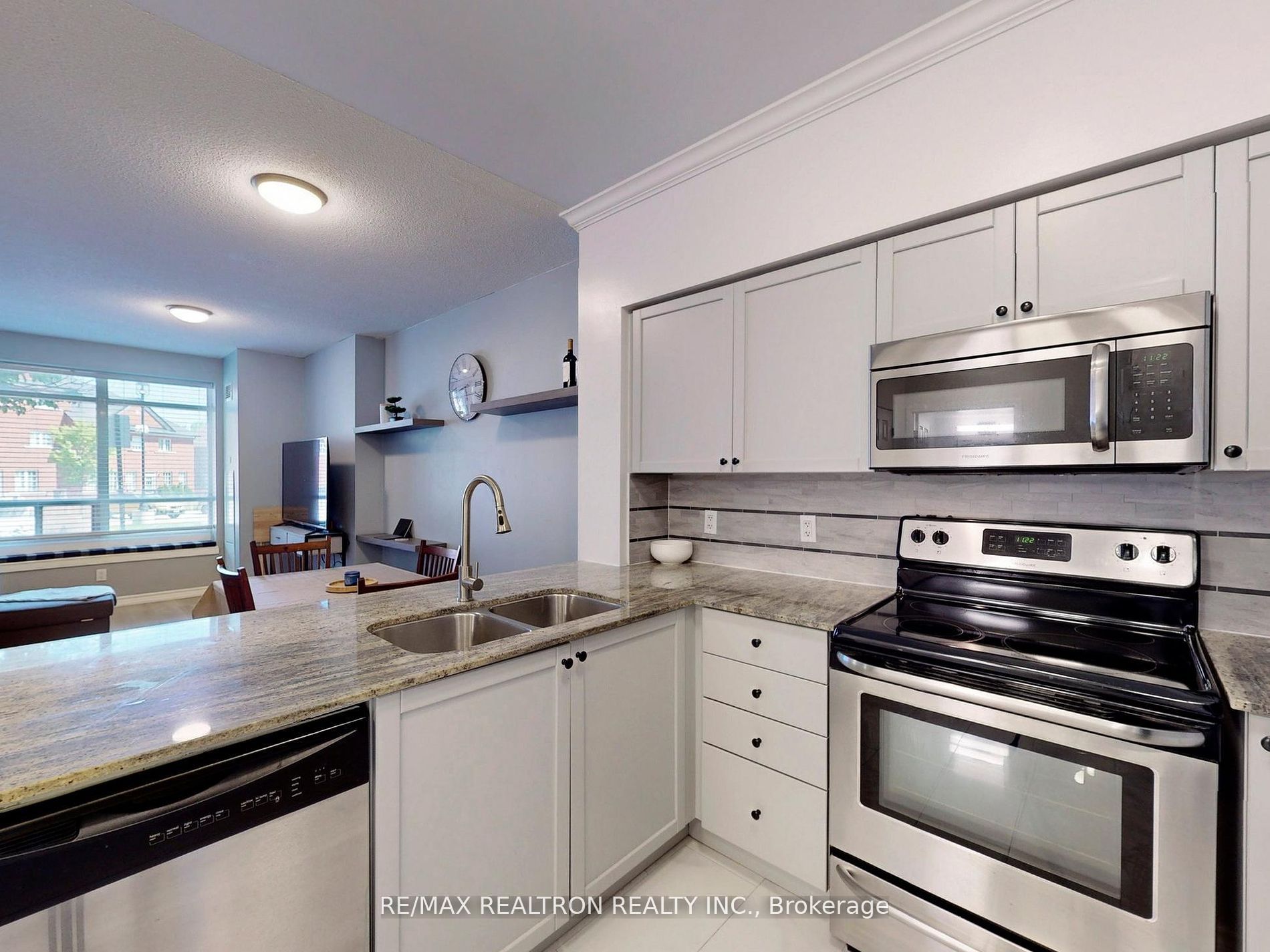 75 King William Cres, #102