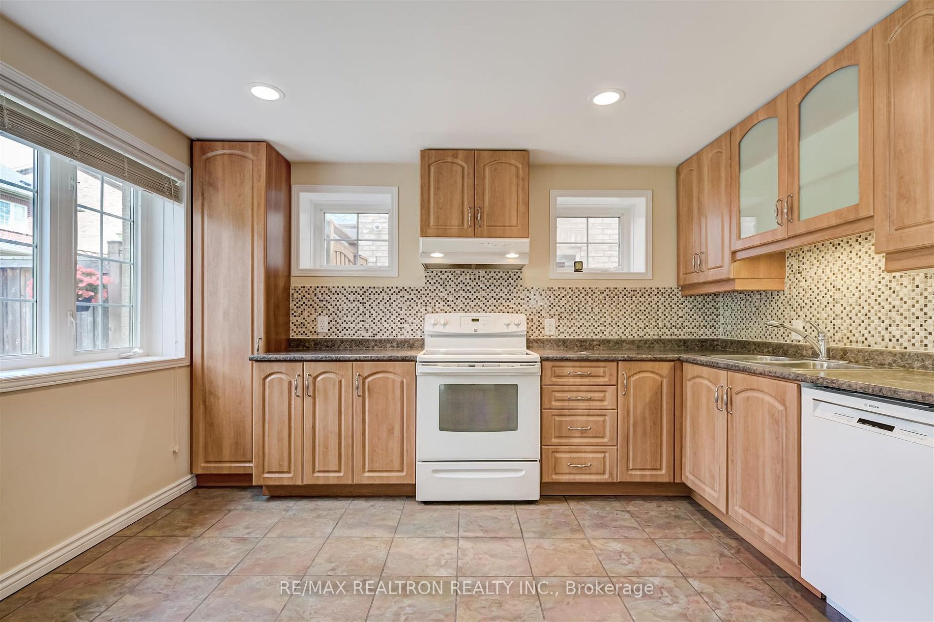 177 Vanda Dr