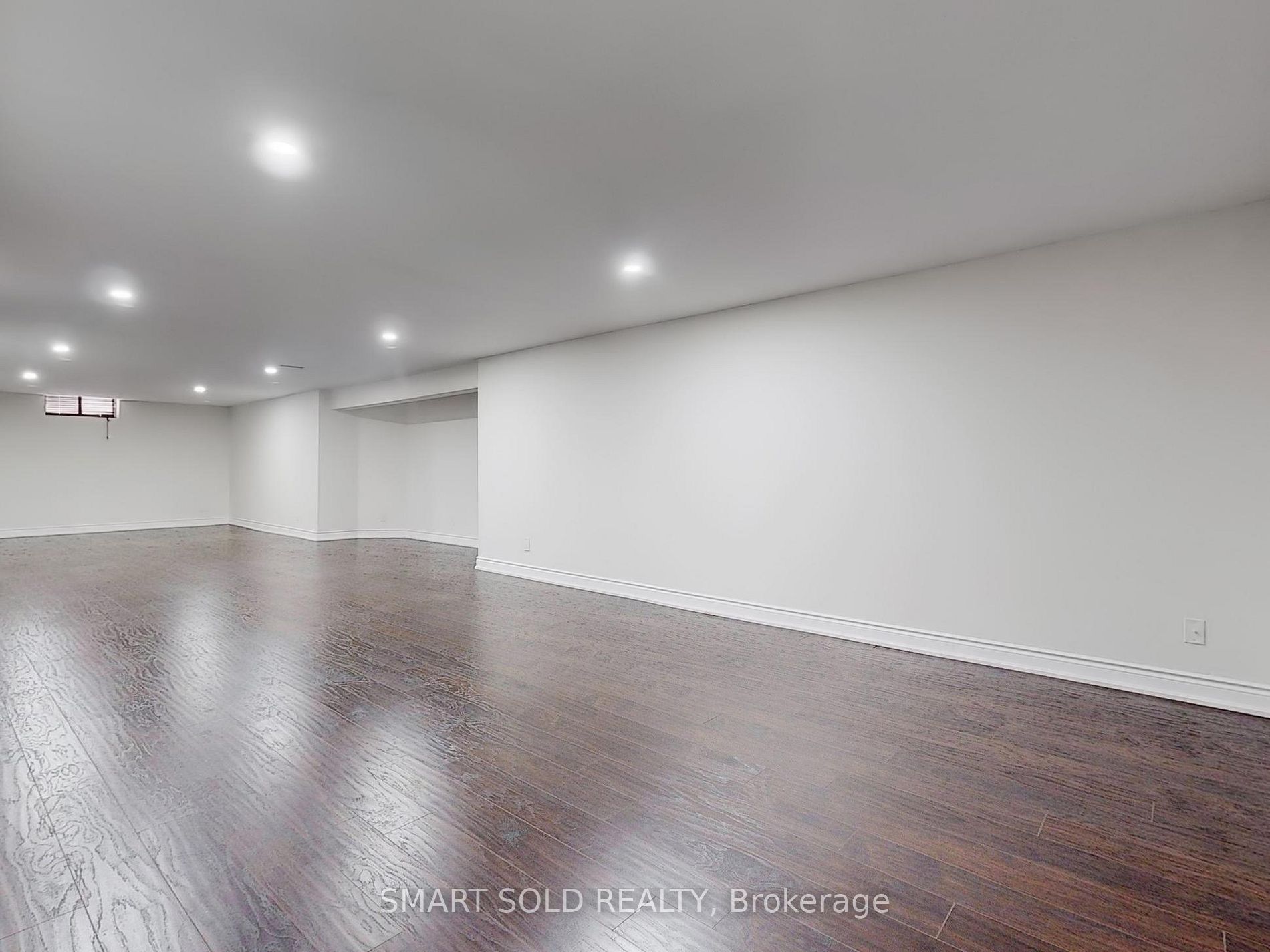 805 Lockwood Circ