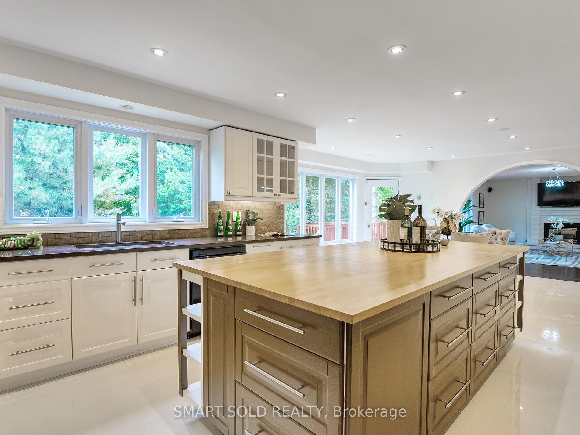 805 Lockwood Circ