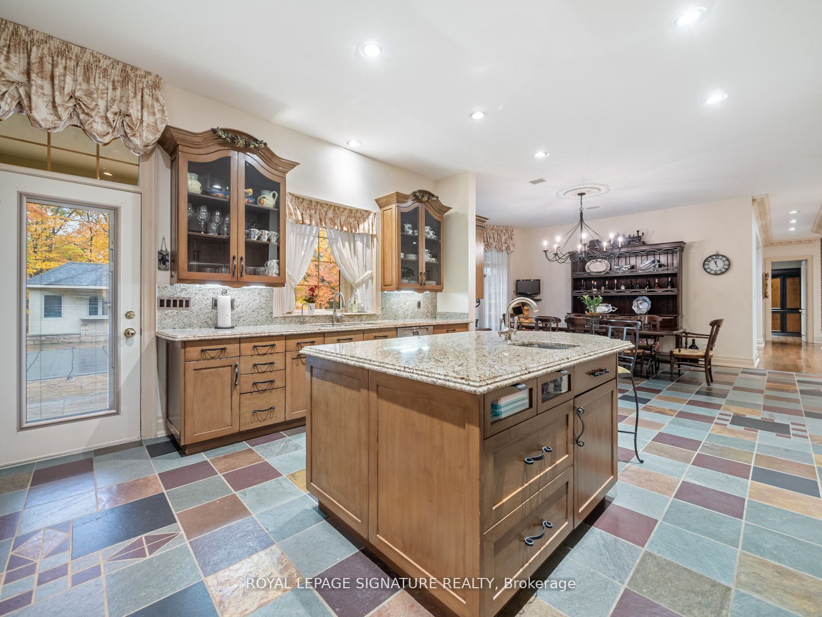 51 Renaissance Crt