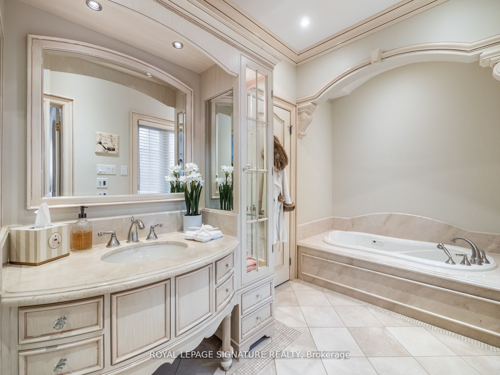 51 Renaissance Crt