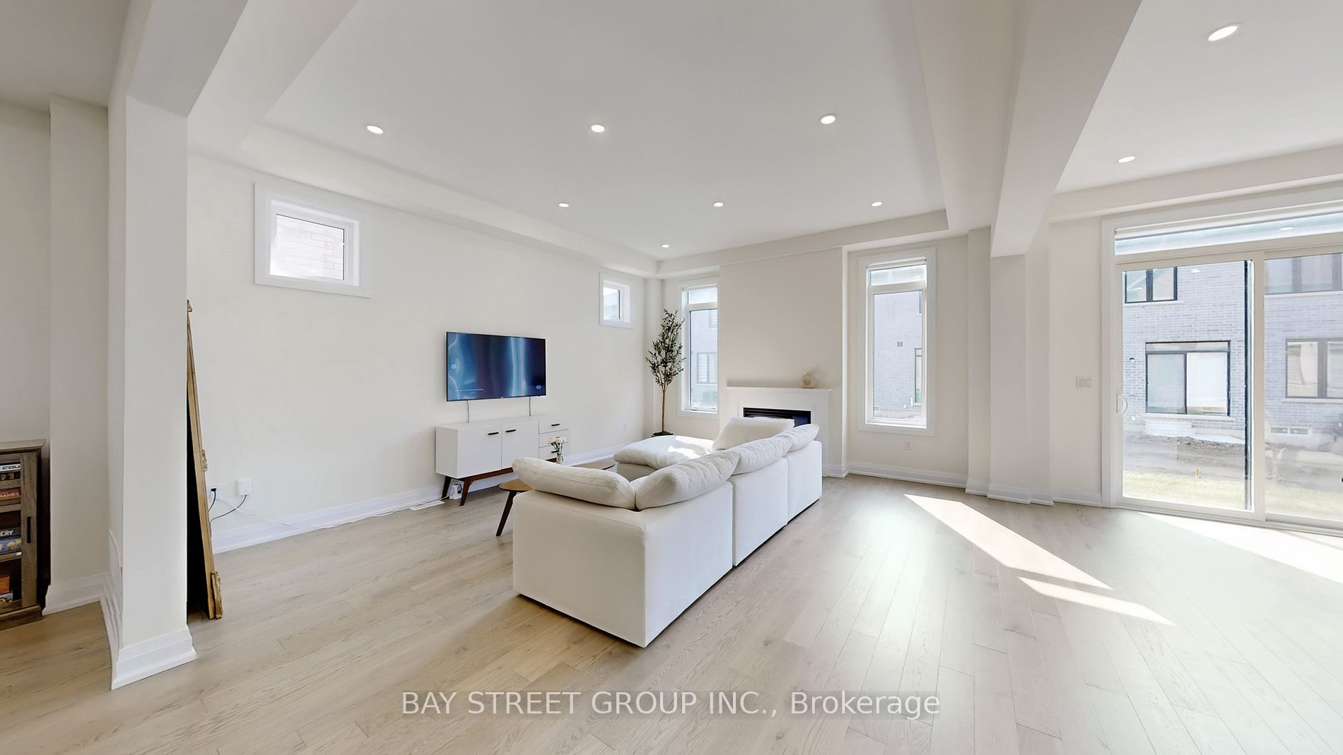 97 Halldorson Ave