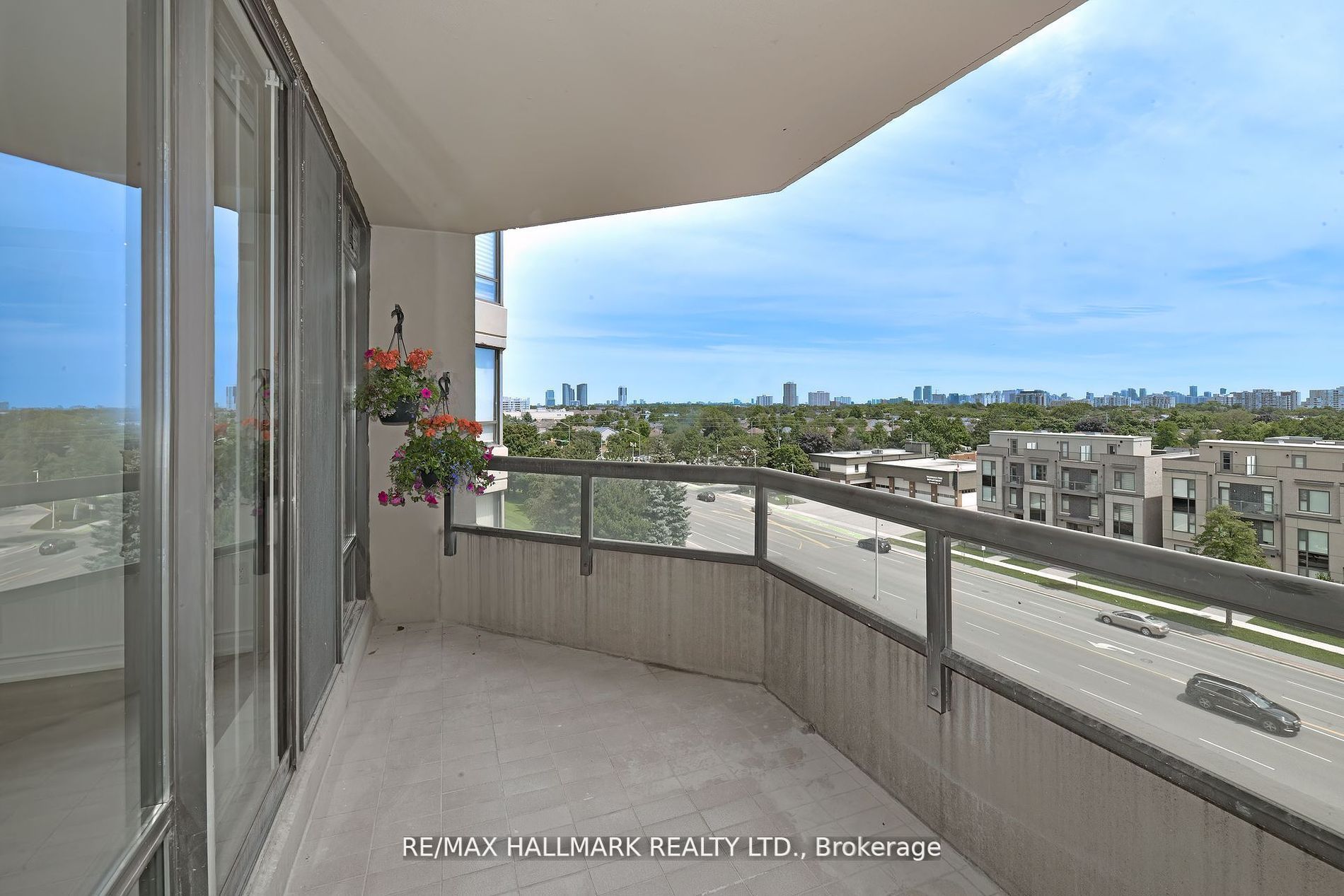 7420 Bathurst St, #706
