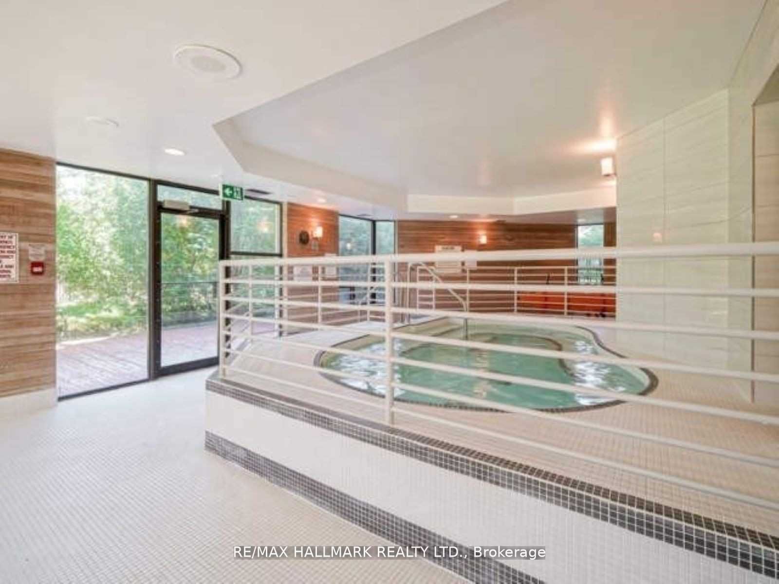 7420 Bathurst St, #706