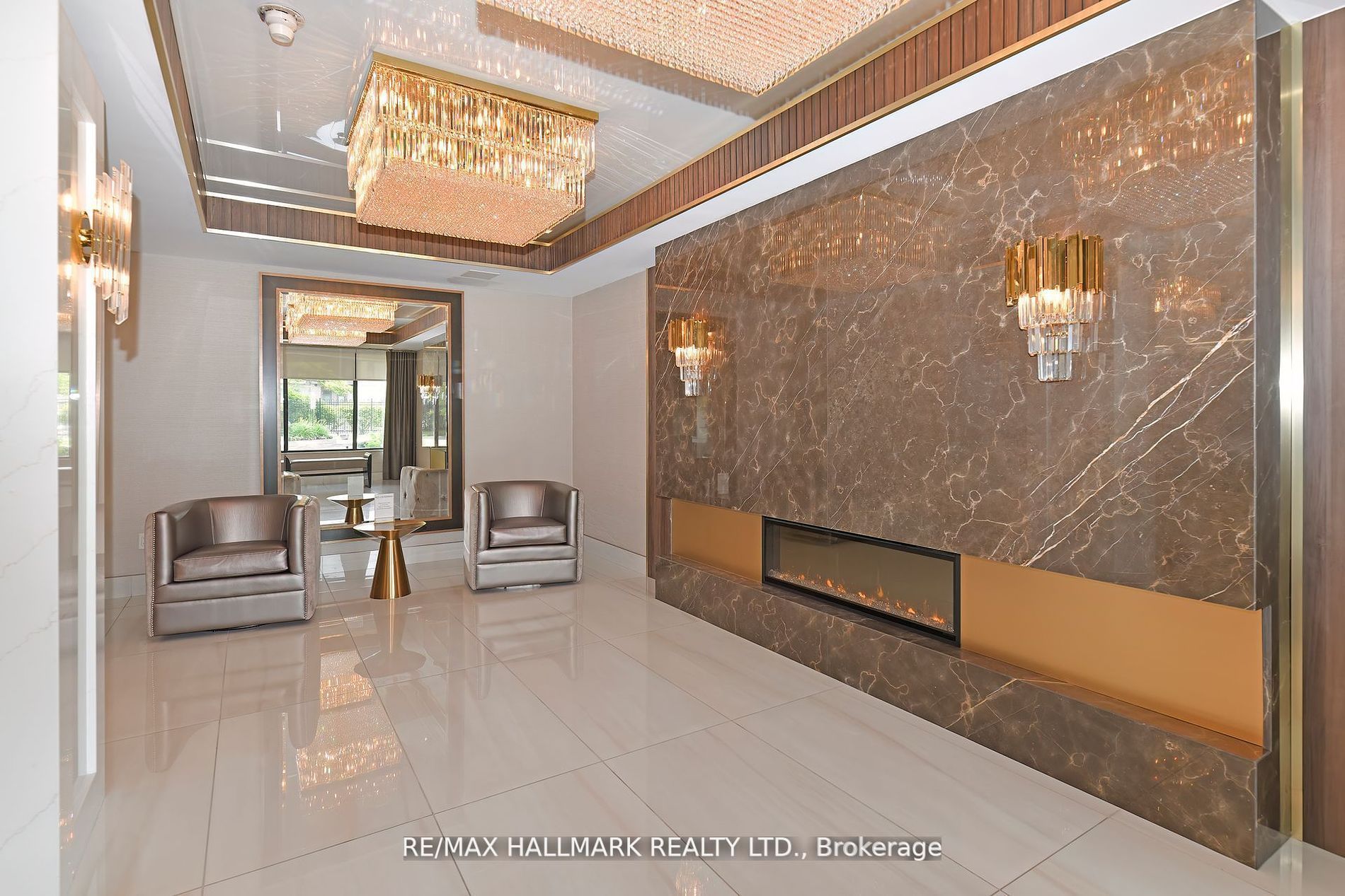 7420 Bathurst St, #706