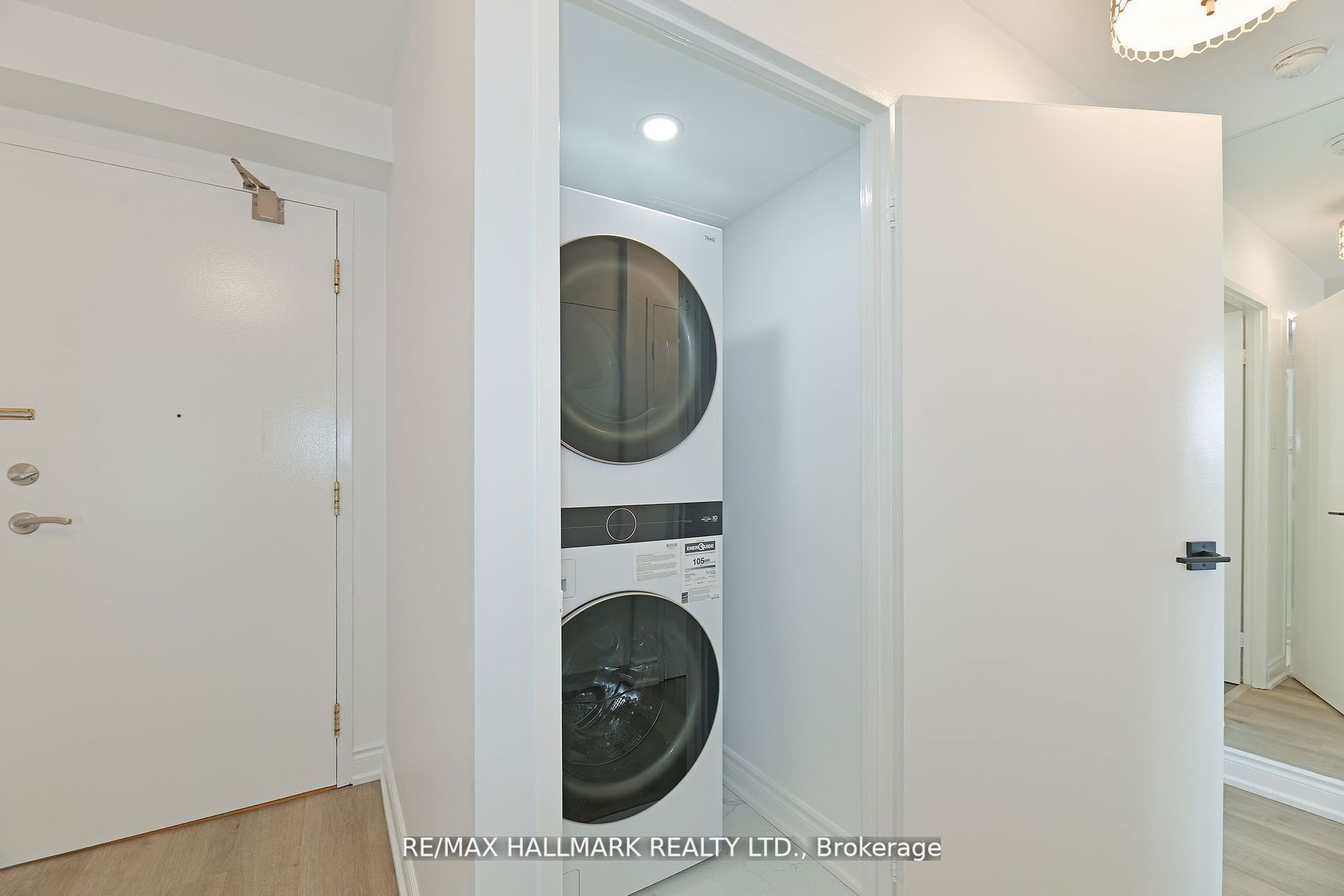 7420 Bathurst St, #706