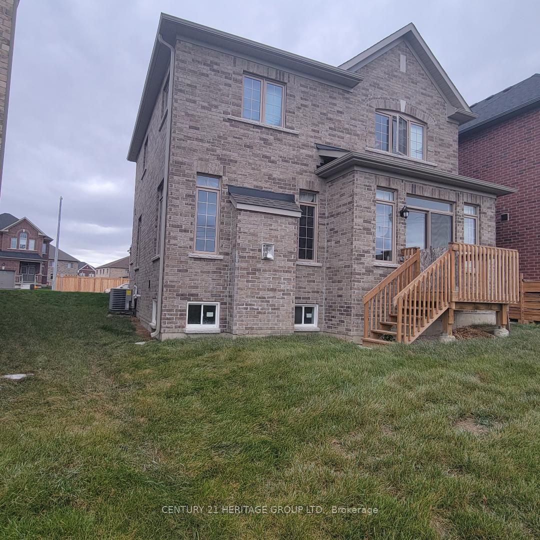 246 Ferragine Cres