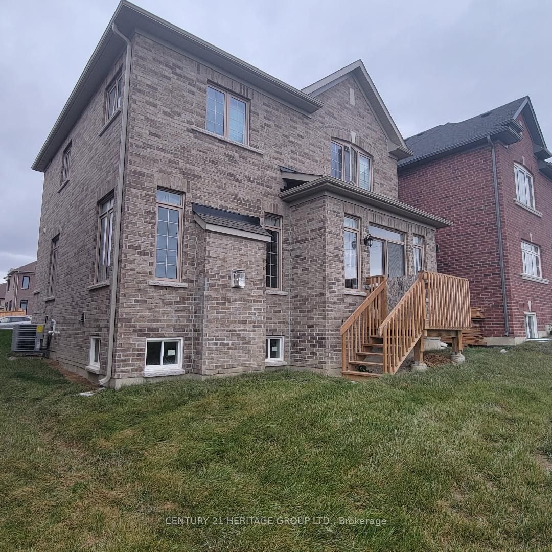 246 Ferragine Cres