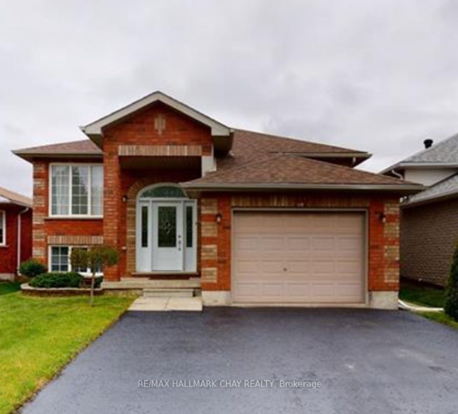 133 Monique Cres, #lower