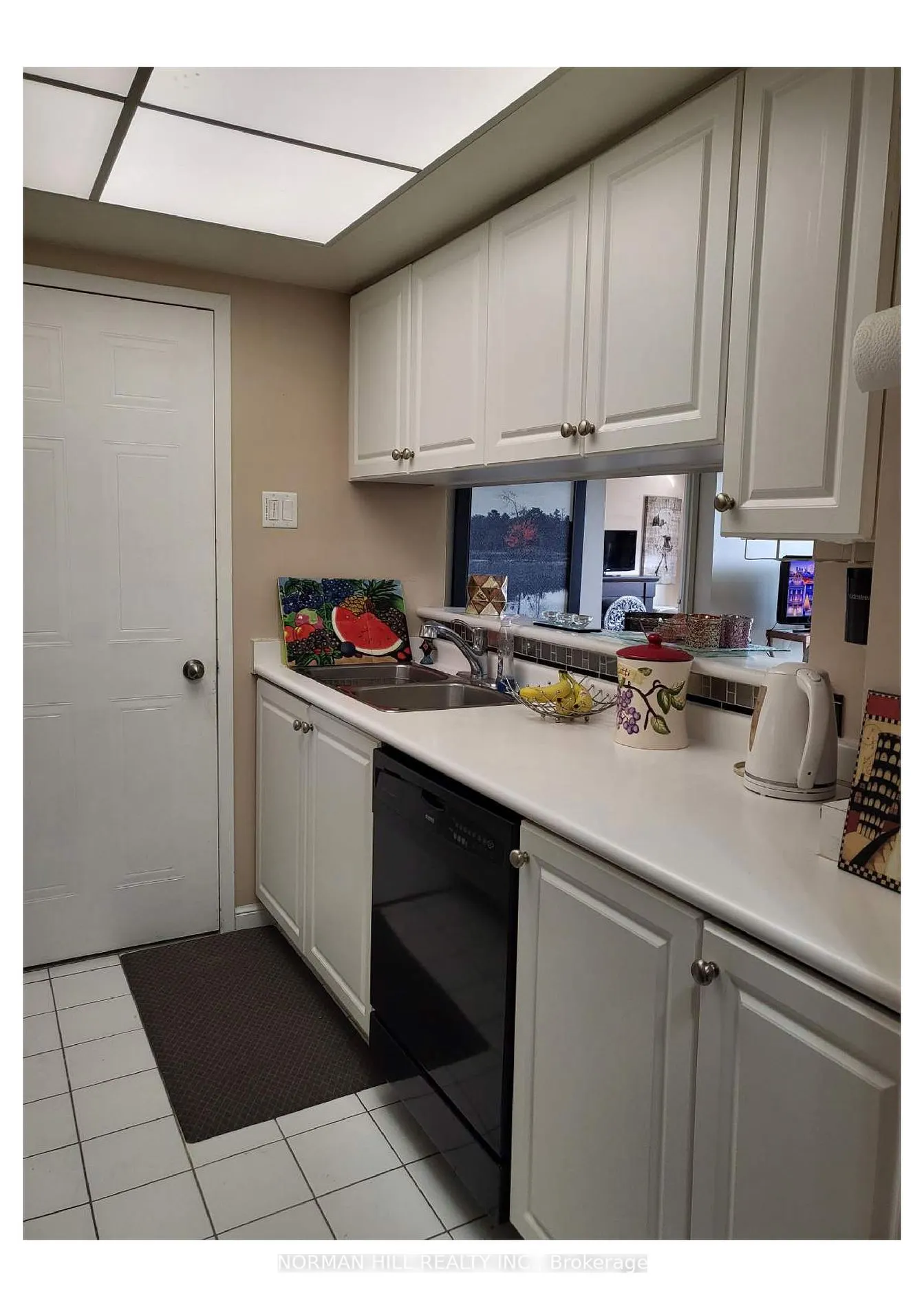 75 Ellen St, #1111