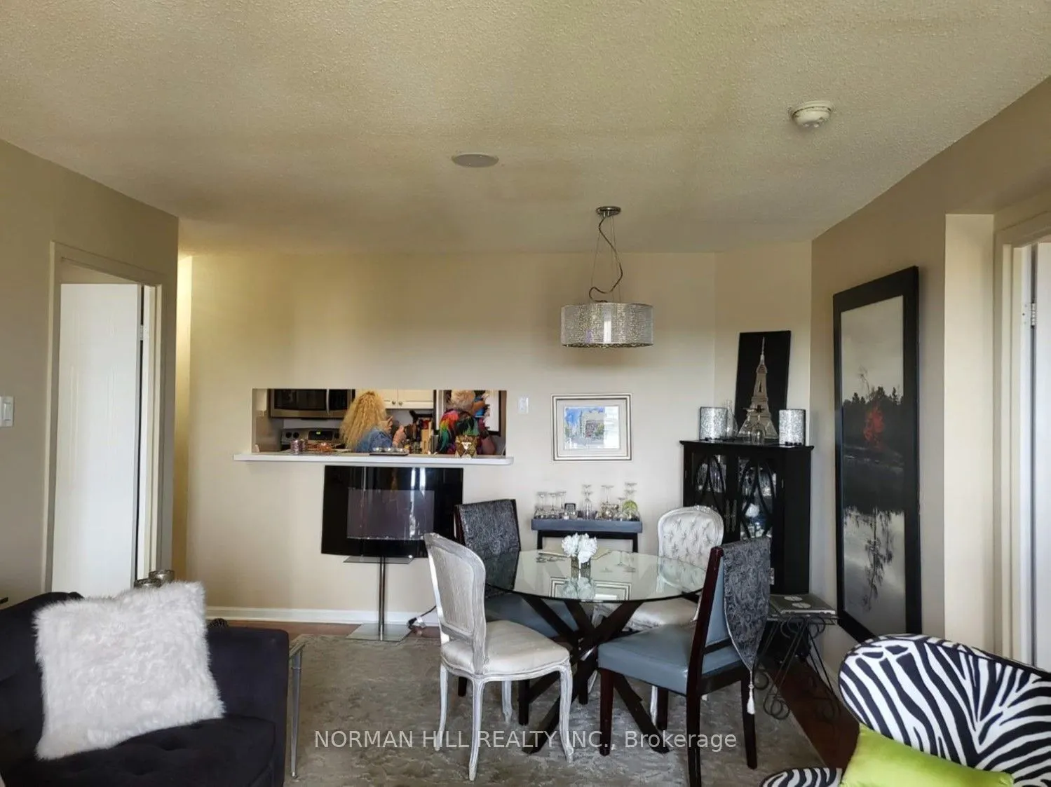 75 Ellen St, #1111