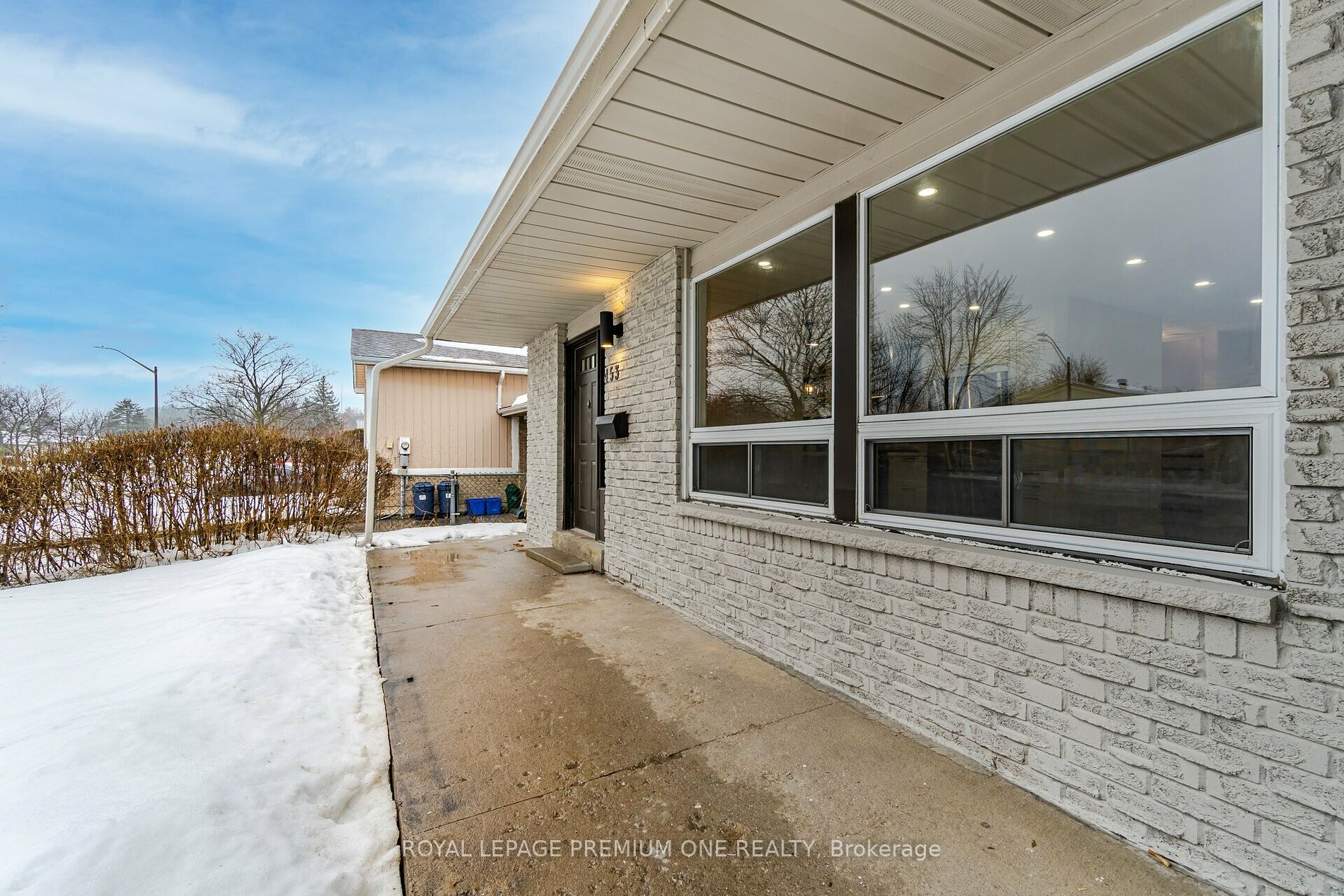 453 Leacock Dr