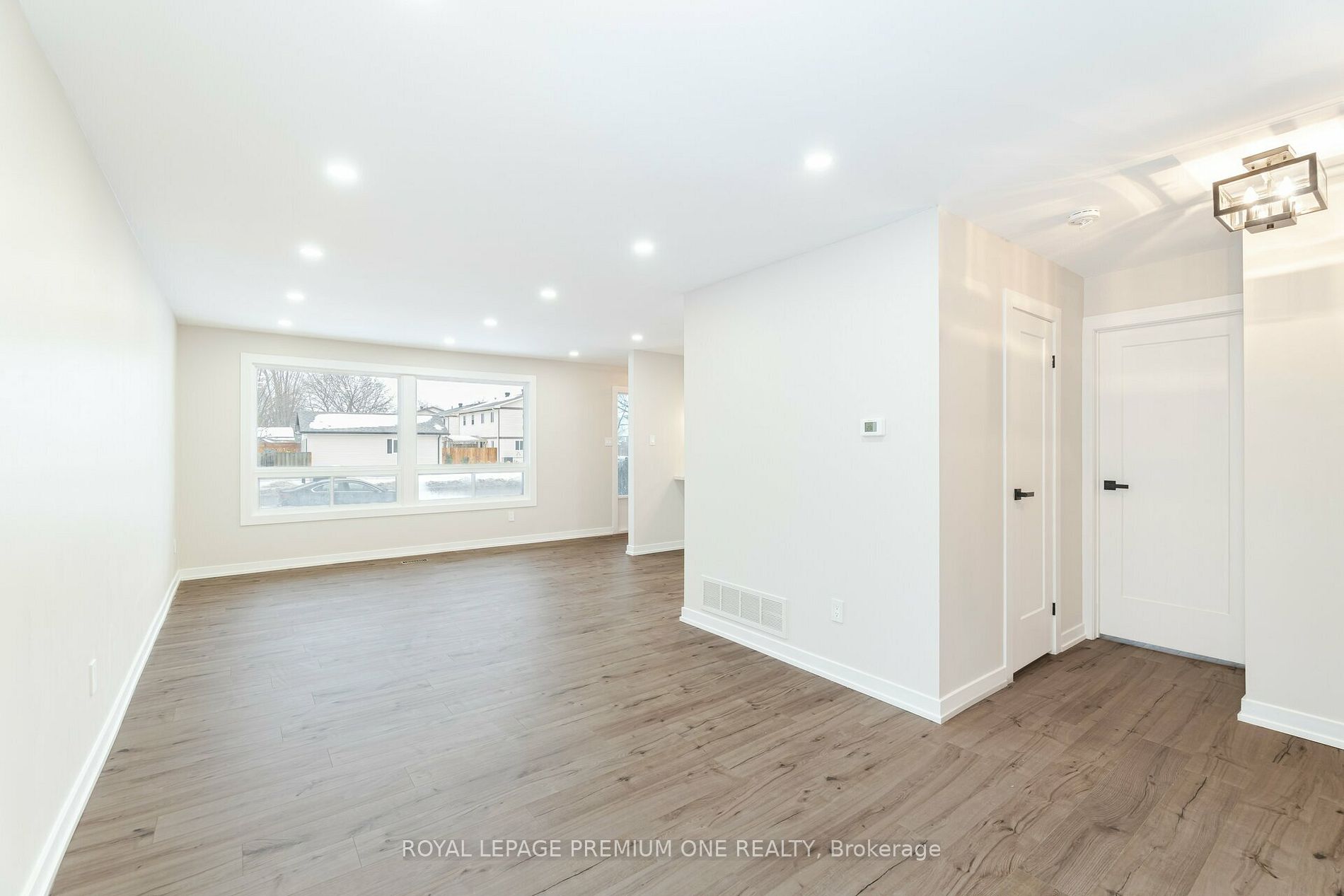 453 Leacock Dr