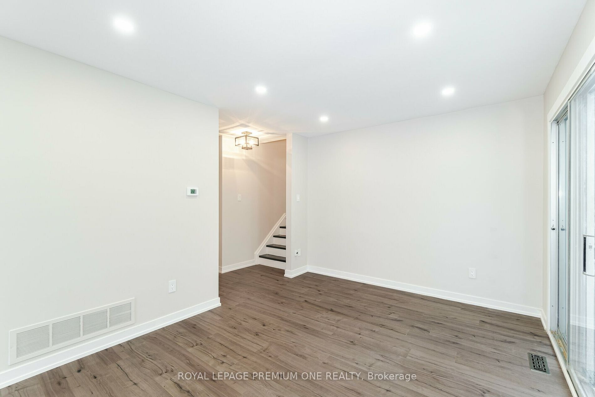 453 Leacock Dr