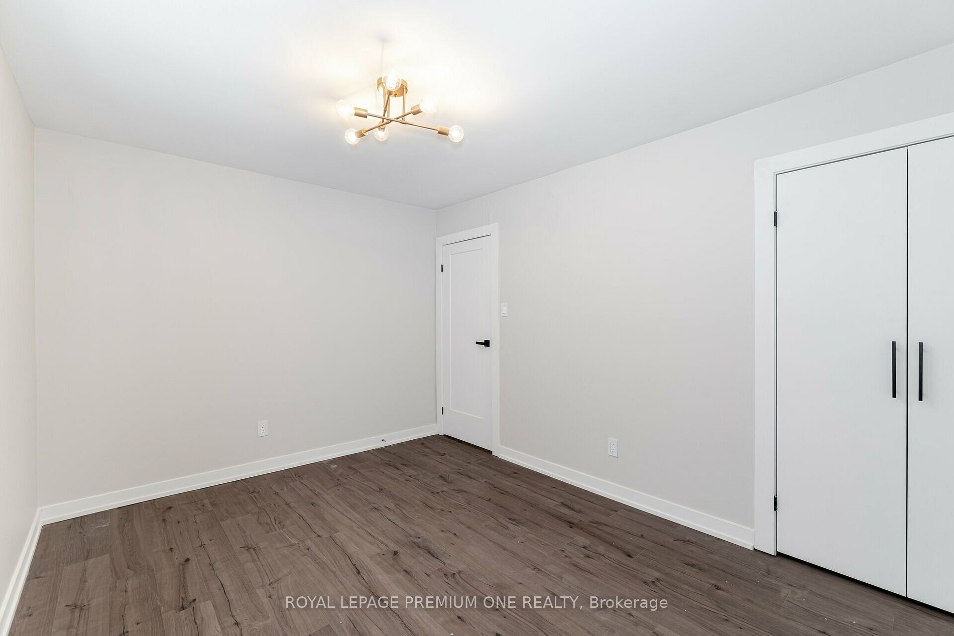 453 Leacock Dr