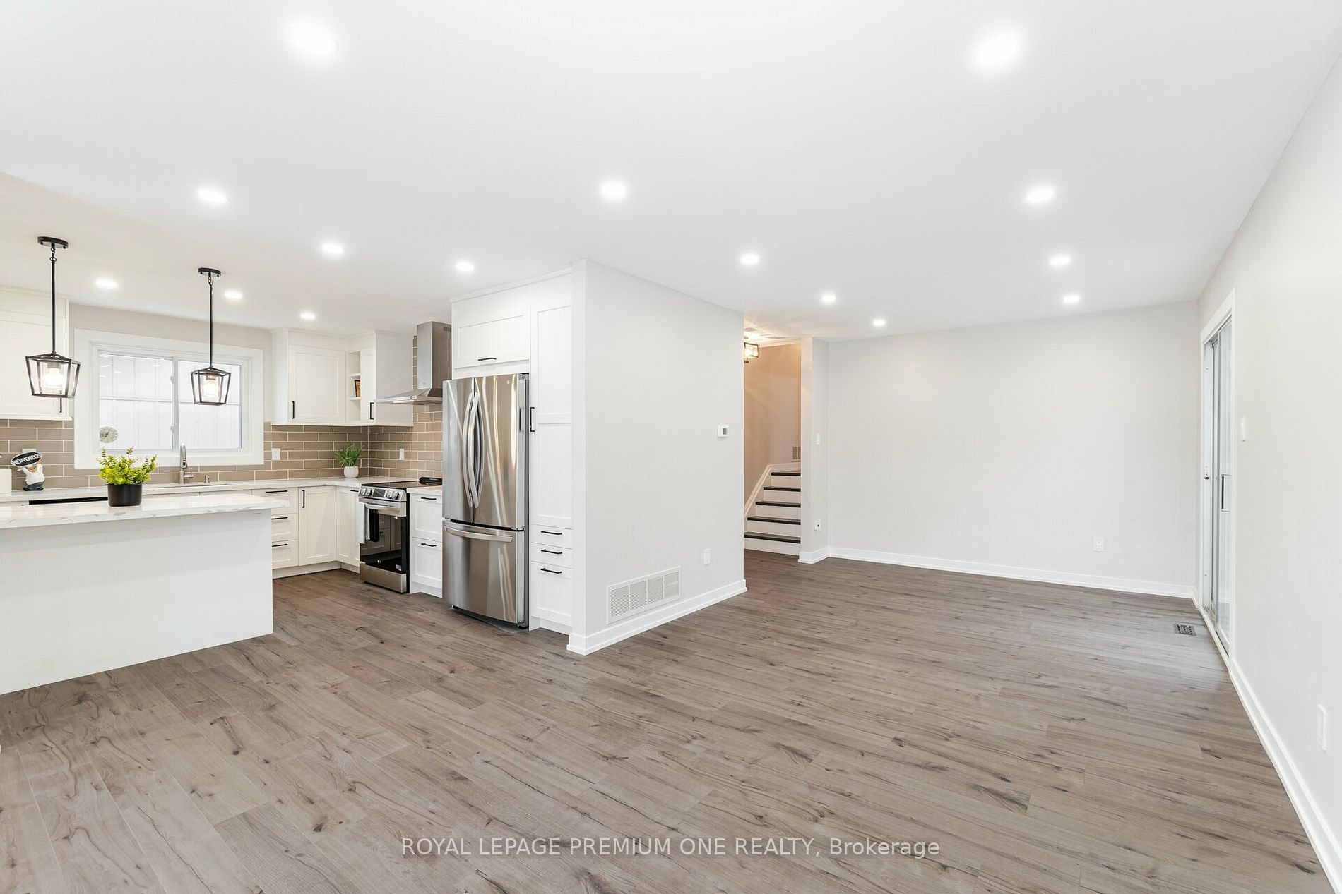 453 Leacock Dr