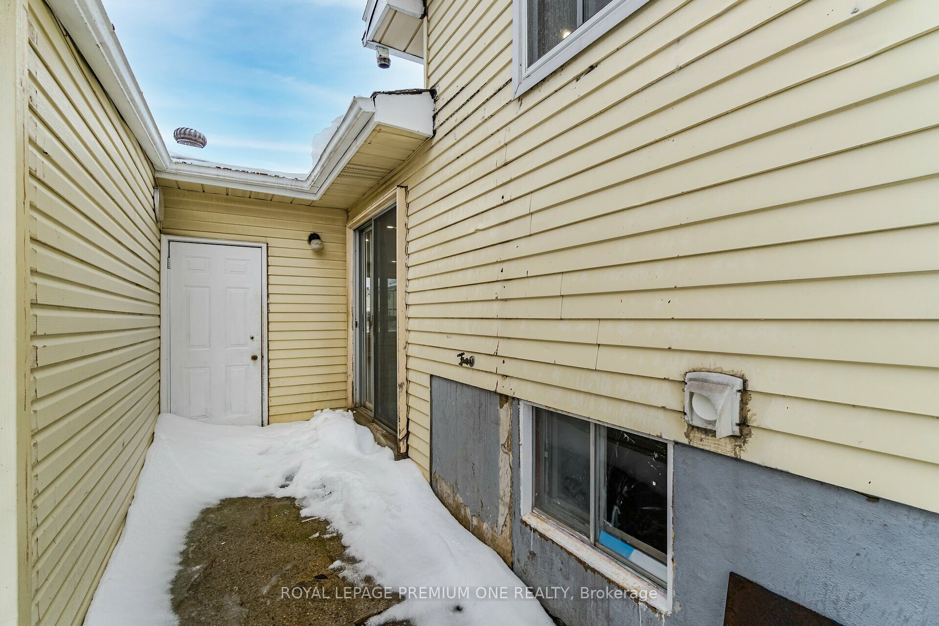 453 Leacock Dr