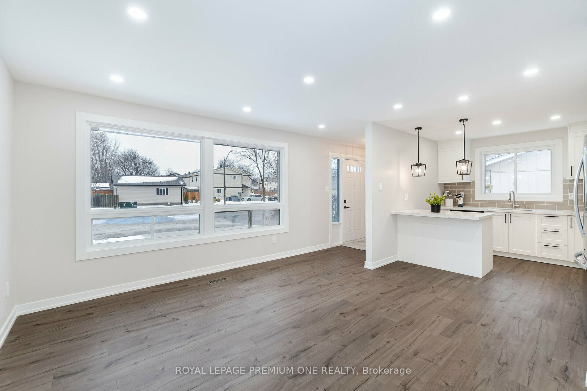 453 Leacock Dr