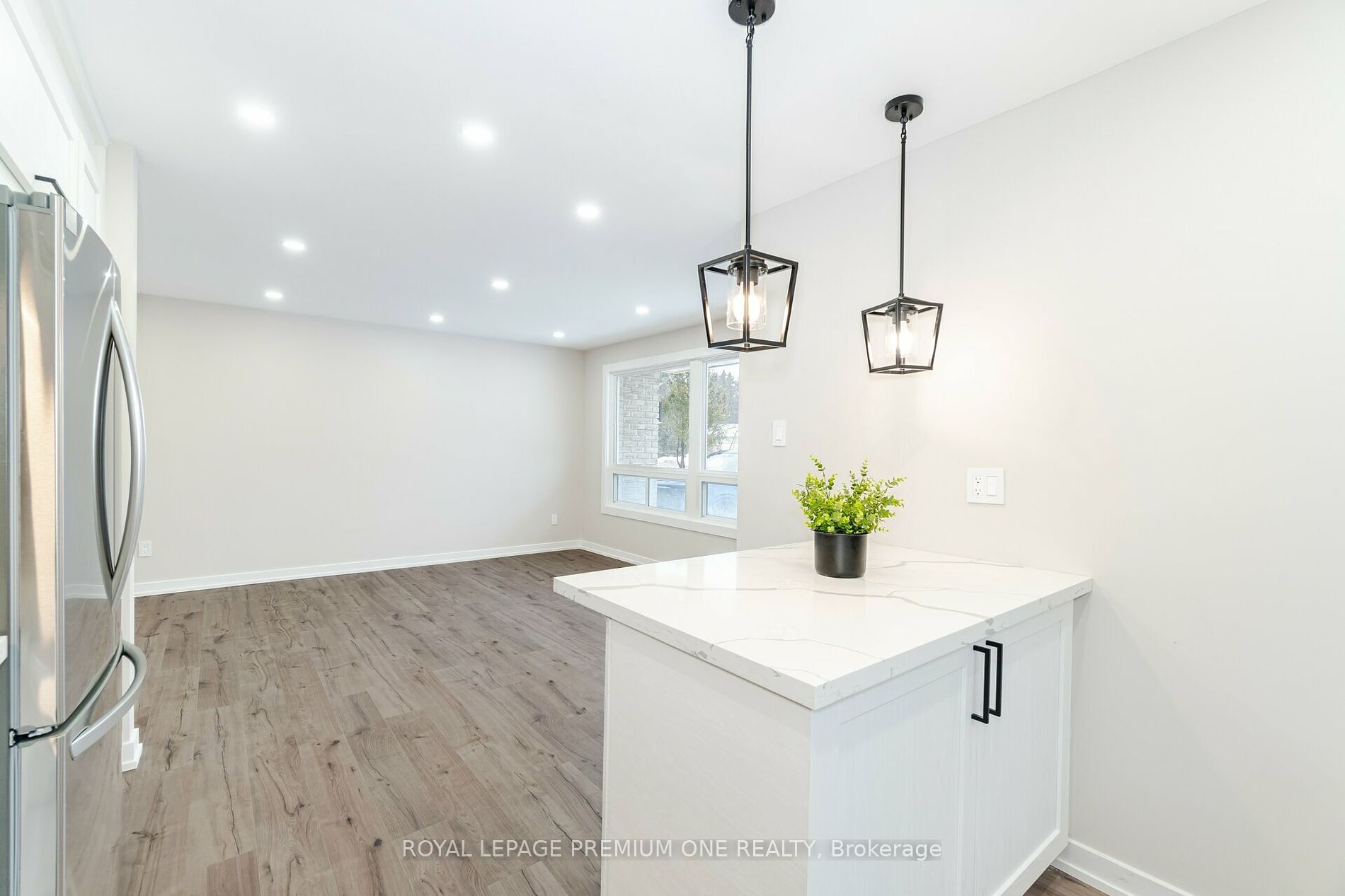 453 Leacock Dr