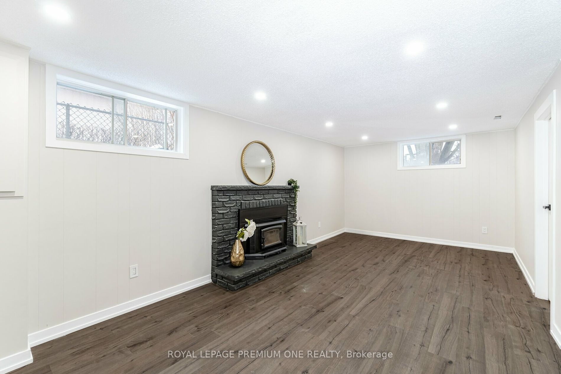 453 Leacock Dr