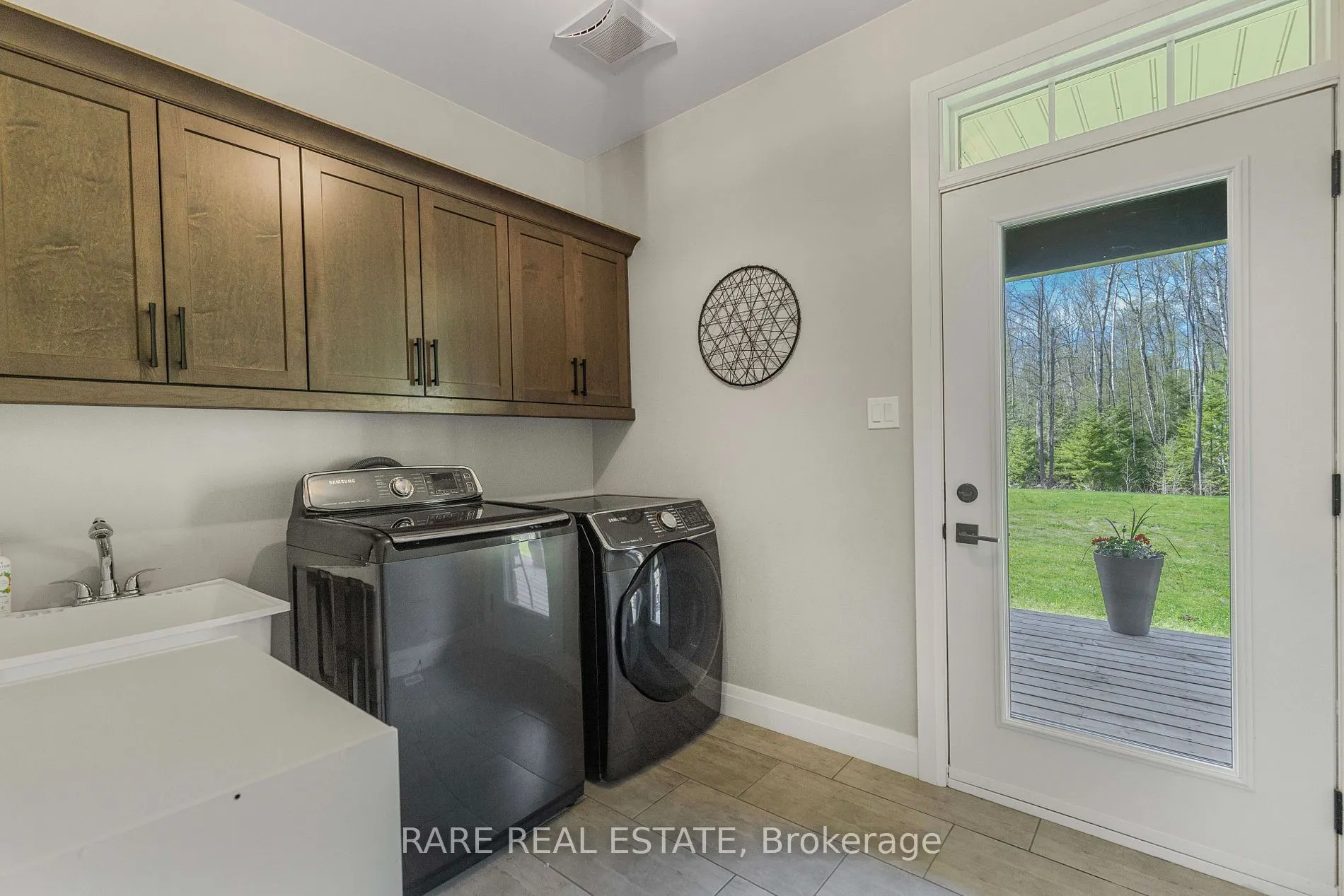 16 Whitetail Dr