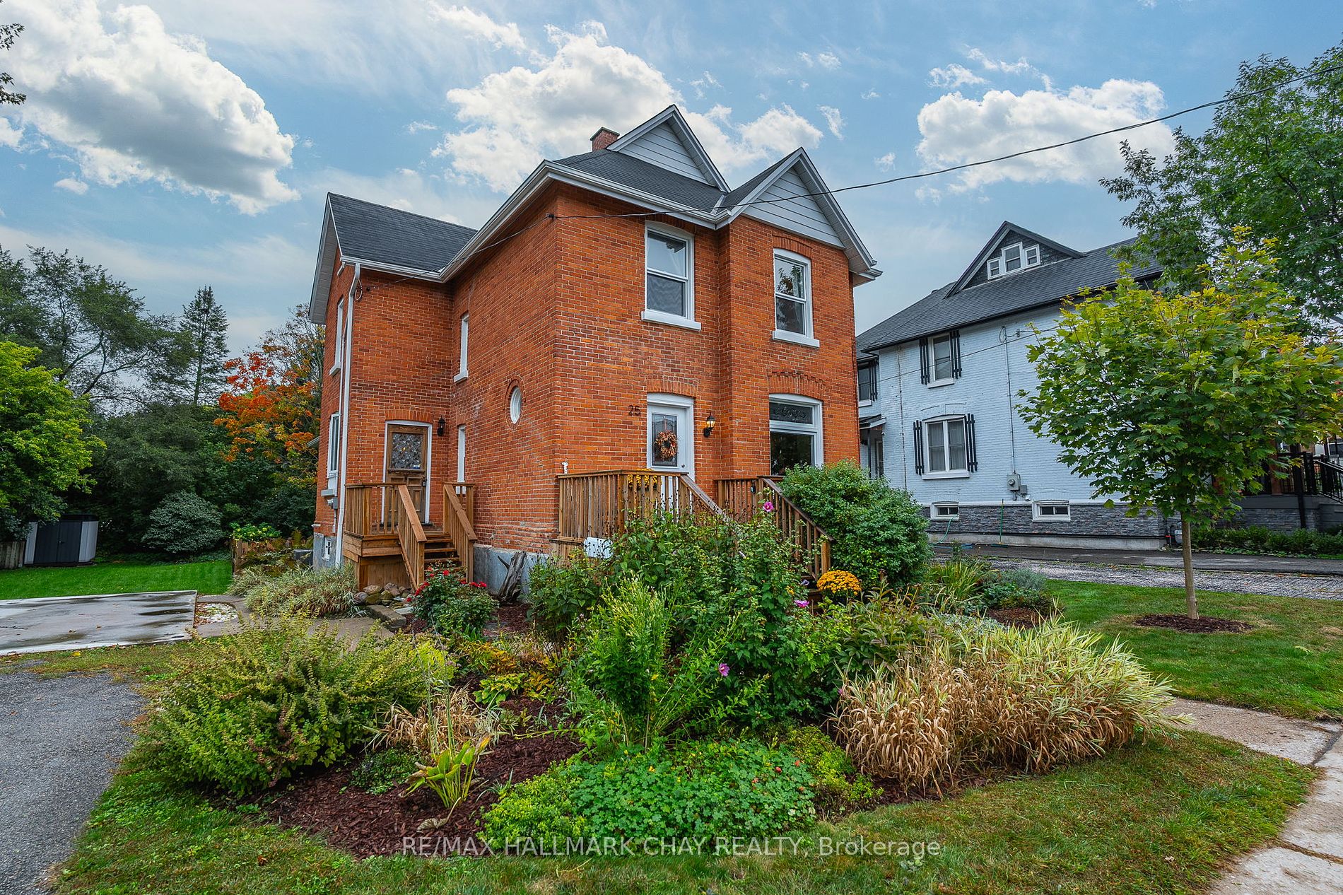 25 William St