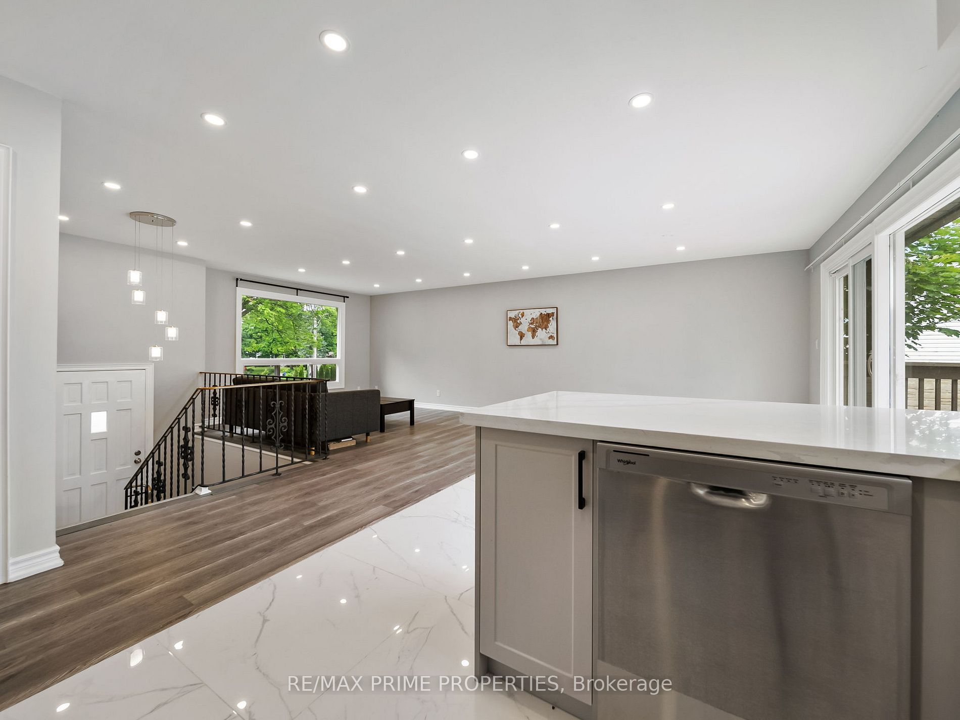 691 Glen Cres
