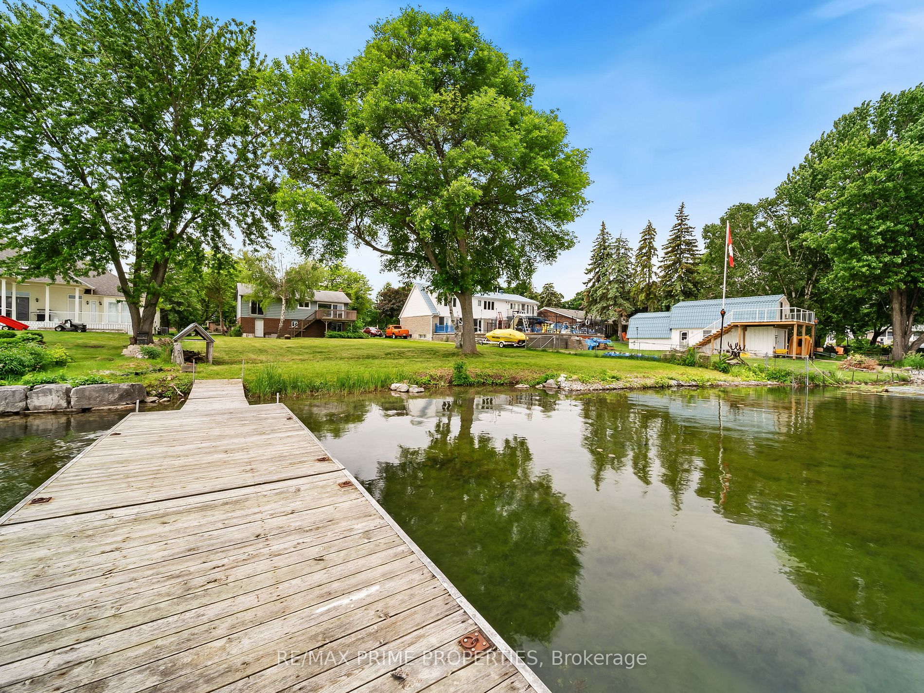 691 Glen Cres