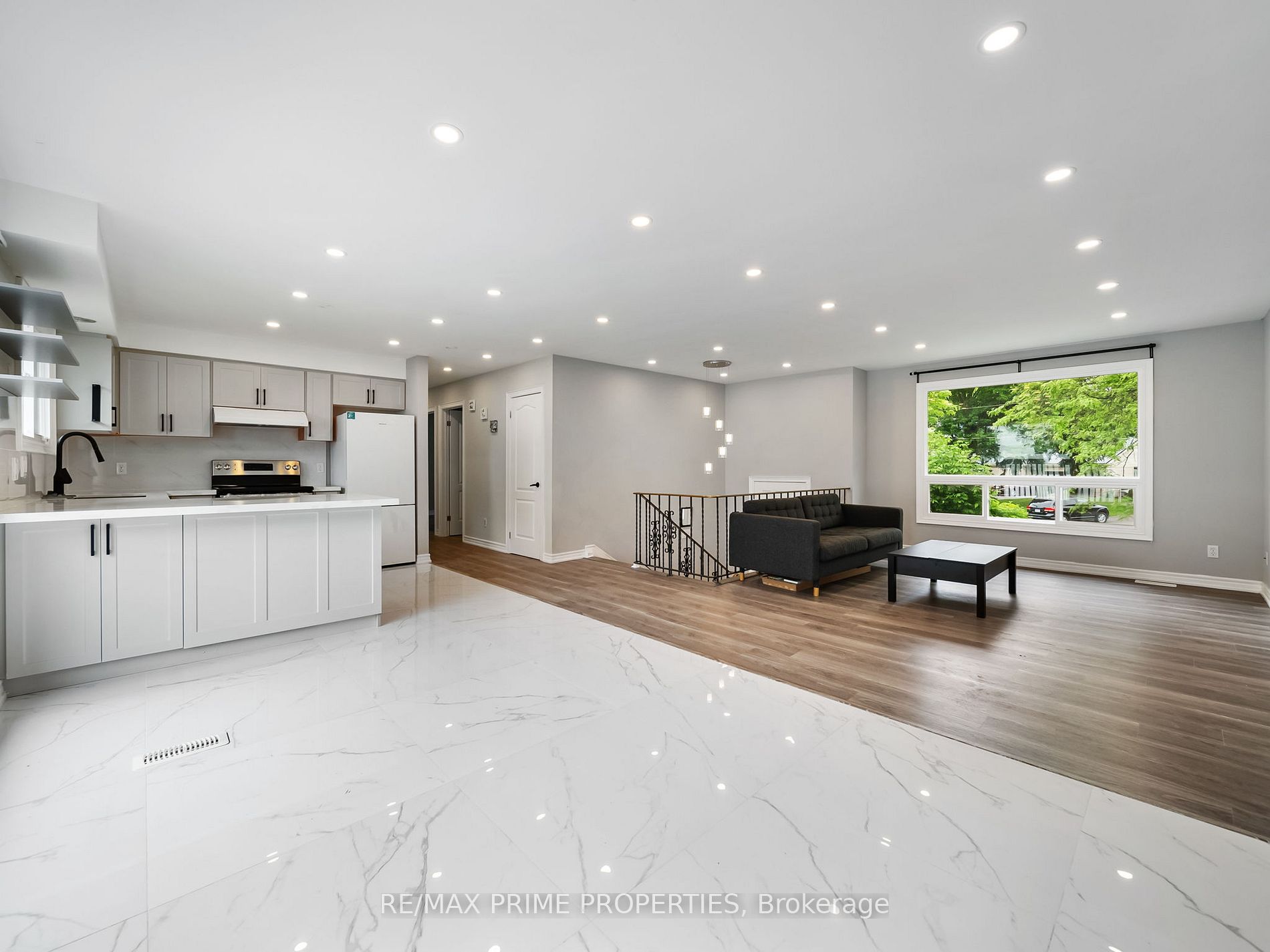 691 Glen Cres