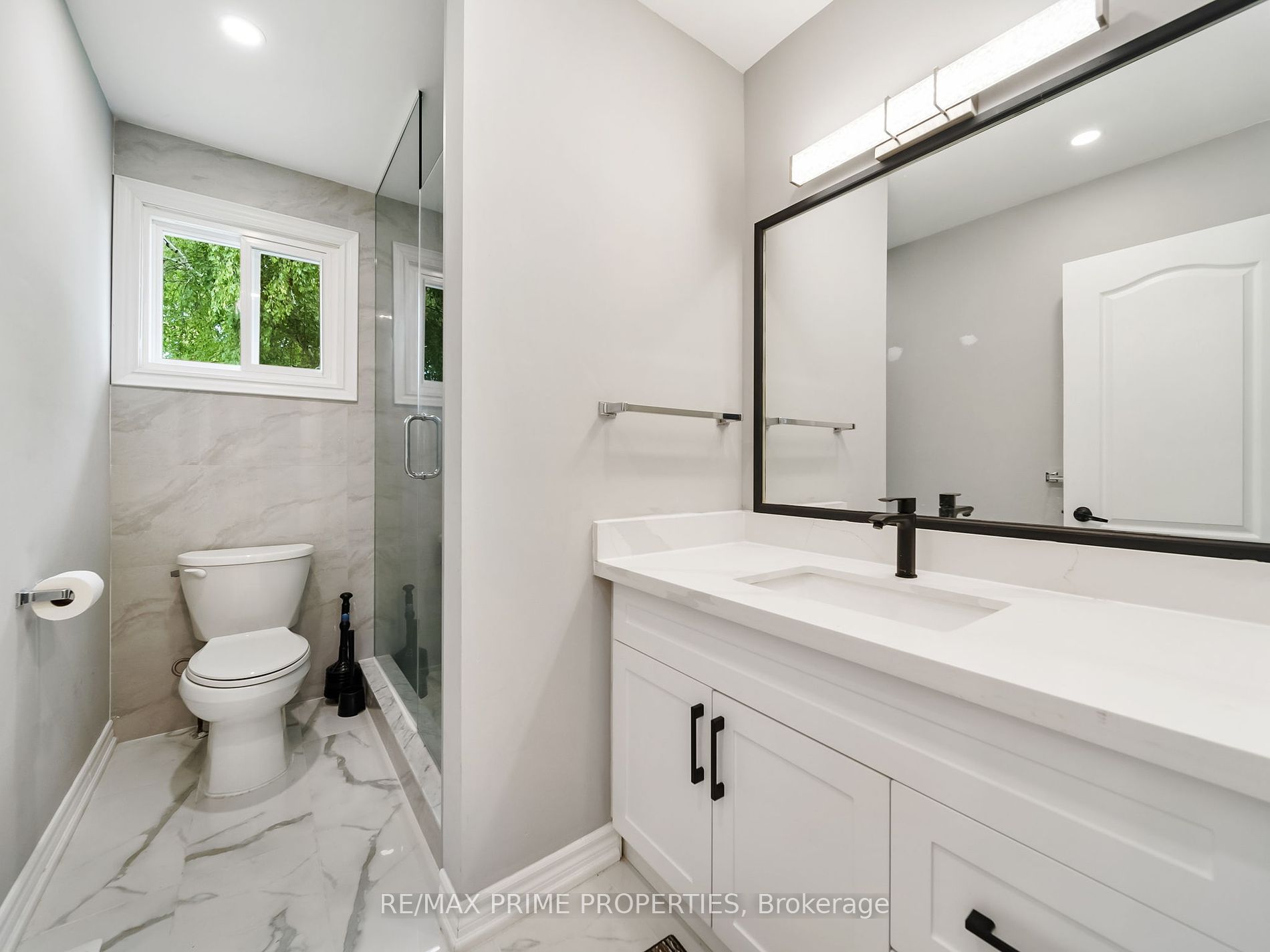 691 Glen Cres