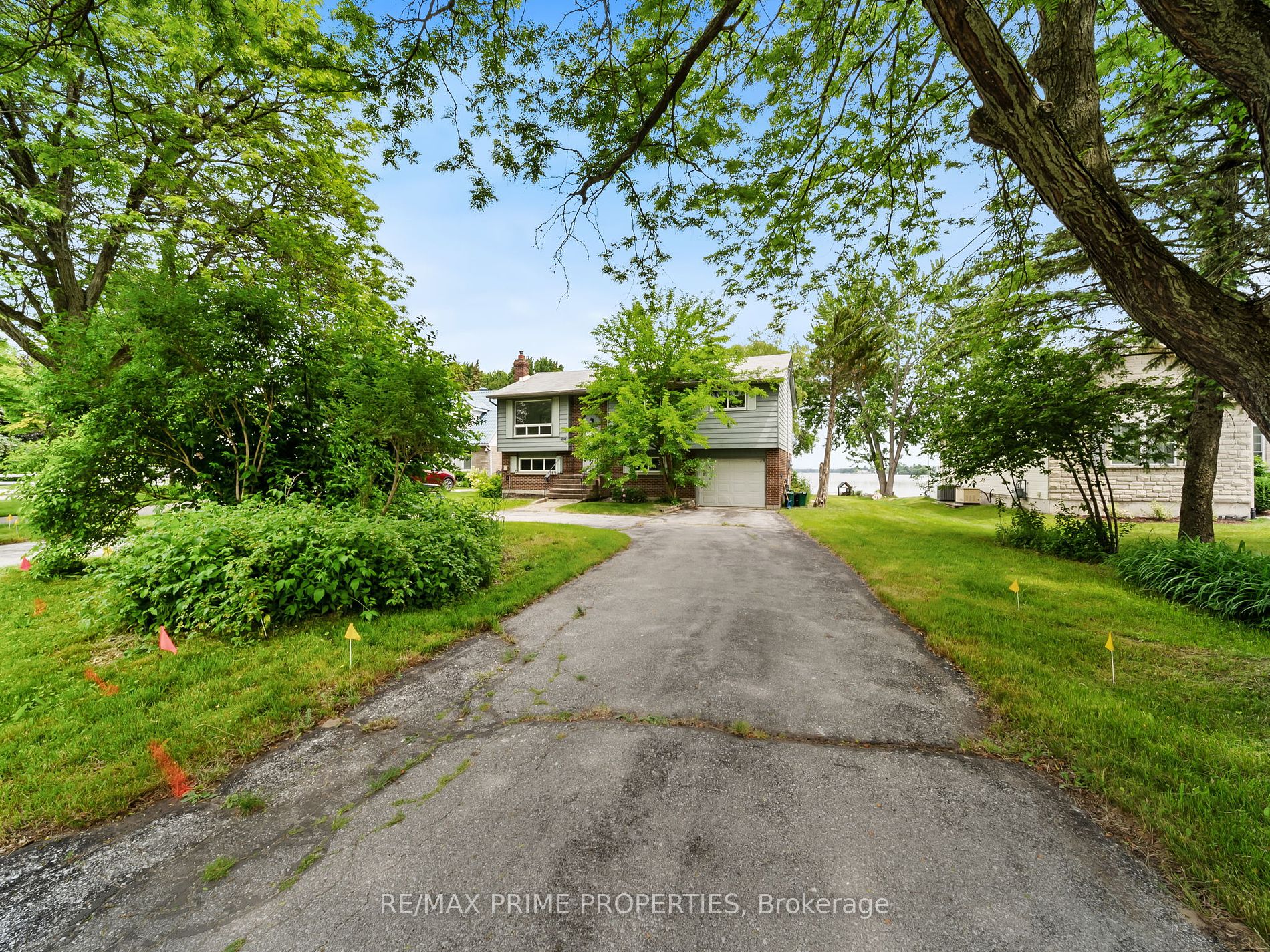 691 Glen Cres