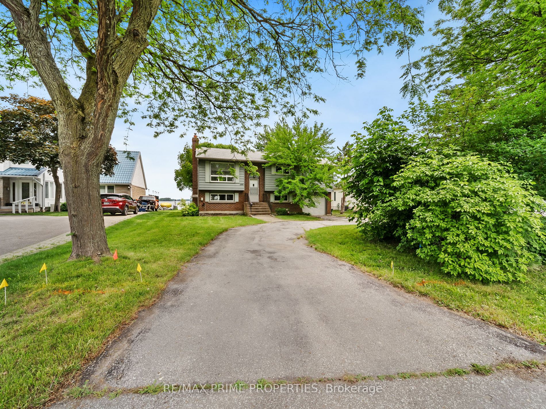 691 Glen Cres
