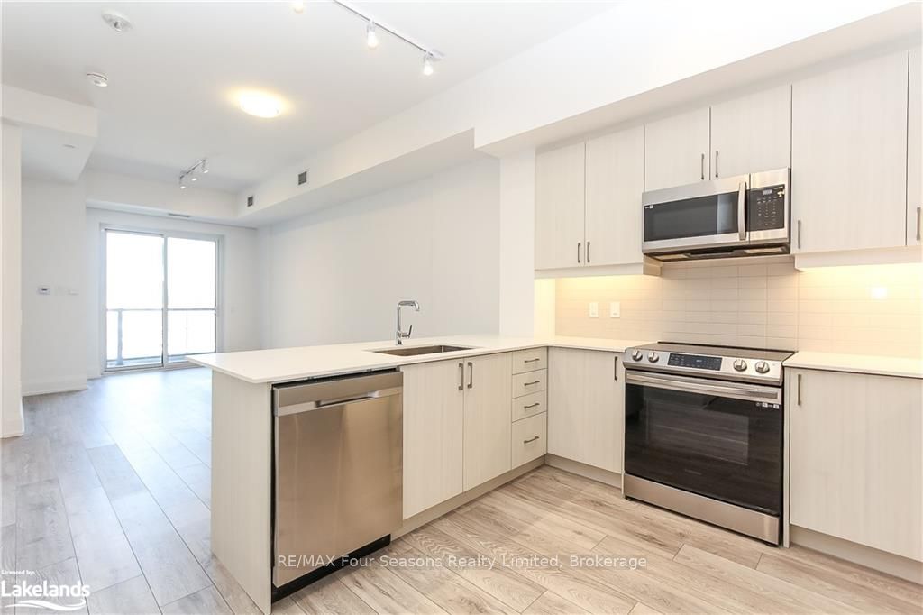 1 HUME St, #402