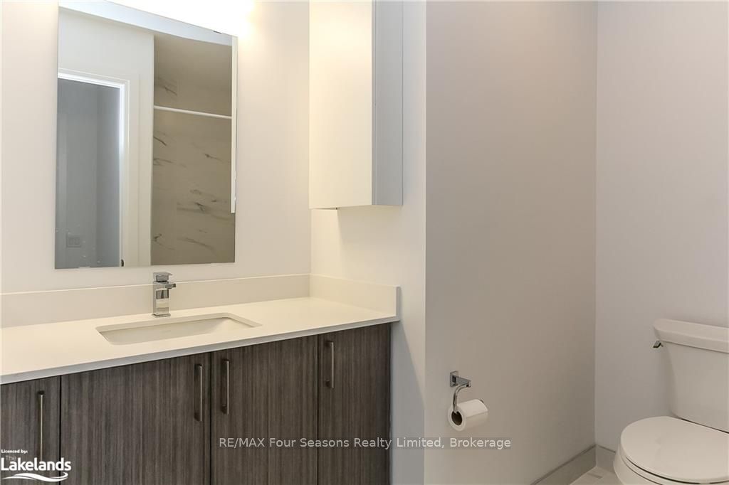 1 HUME St, #402