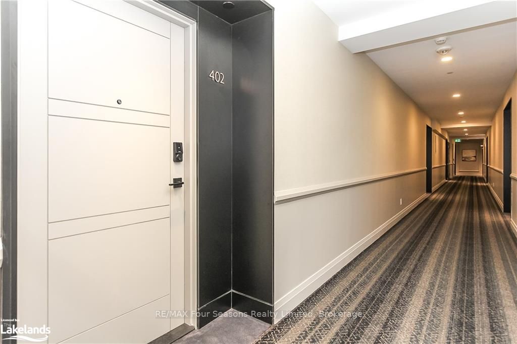 1 HUME St, #402