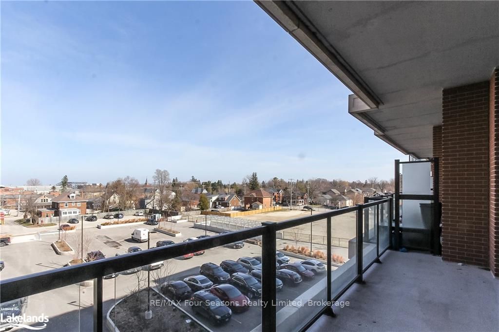 1 HUME St, #402
