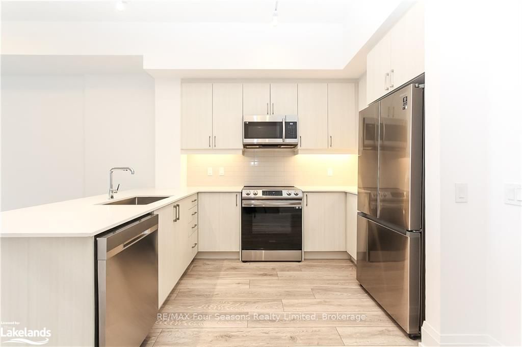 1 HUME St, #402