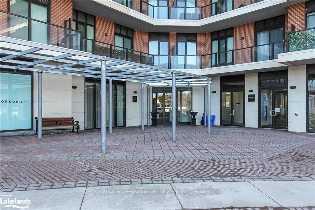 1 HUME St, #402