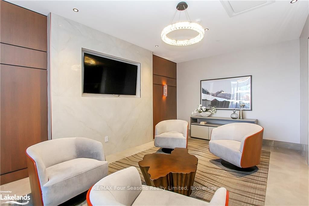 1 HUME St, #402