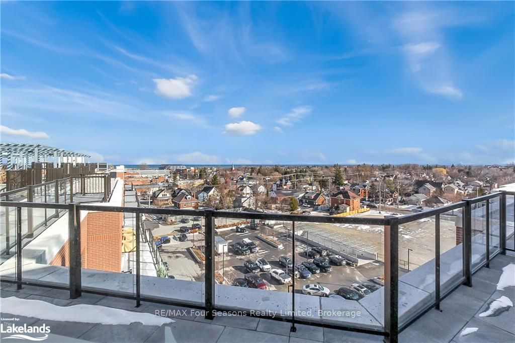 1 HUME St, #402