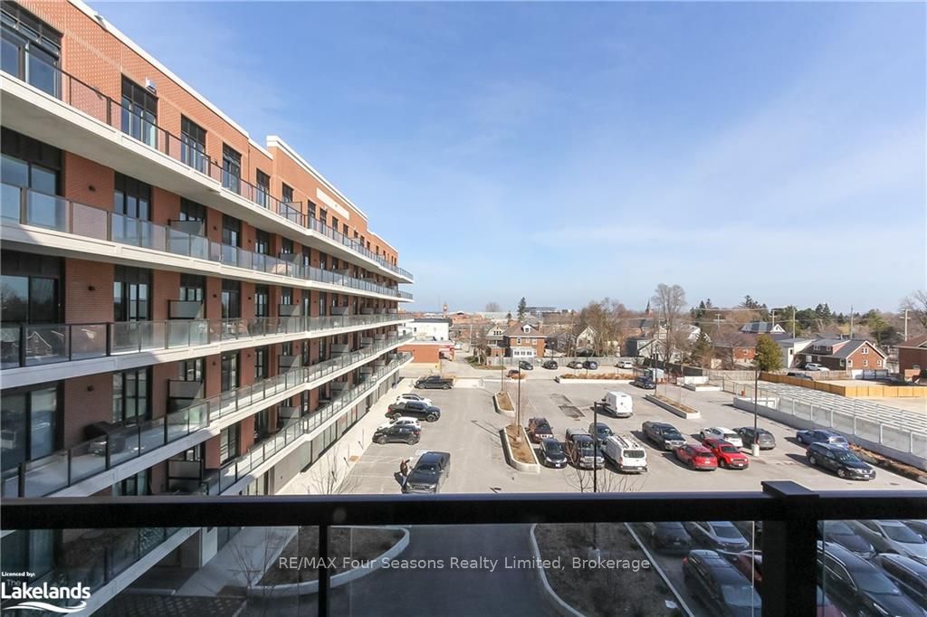 1 HUME St, #402