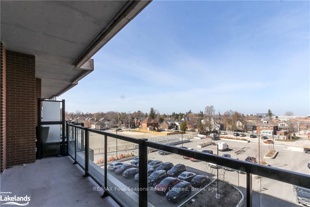 1 HUME St, #402