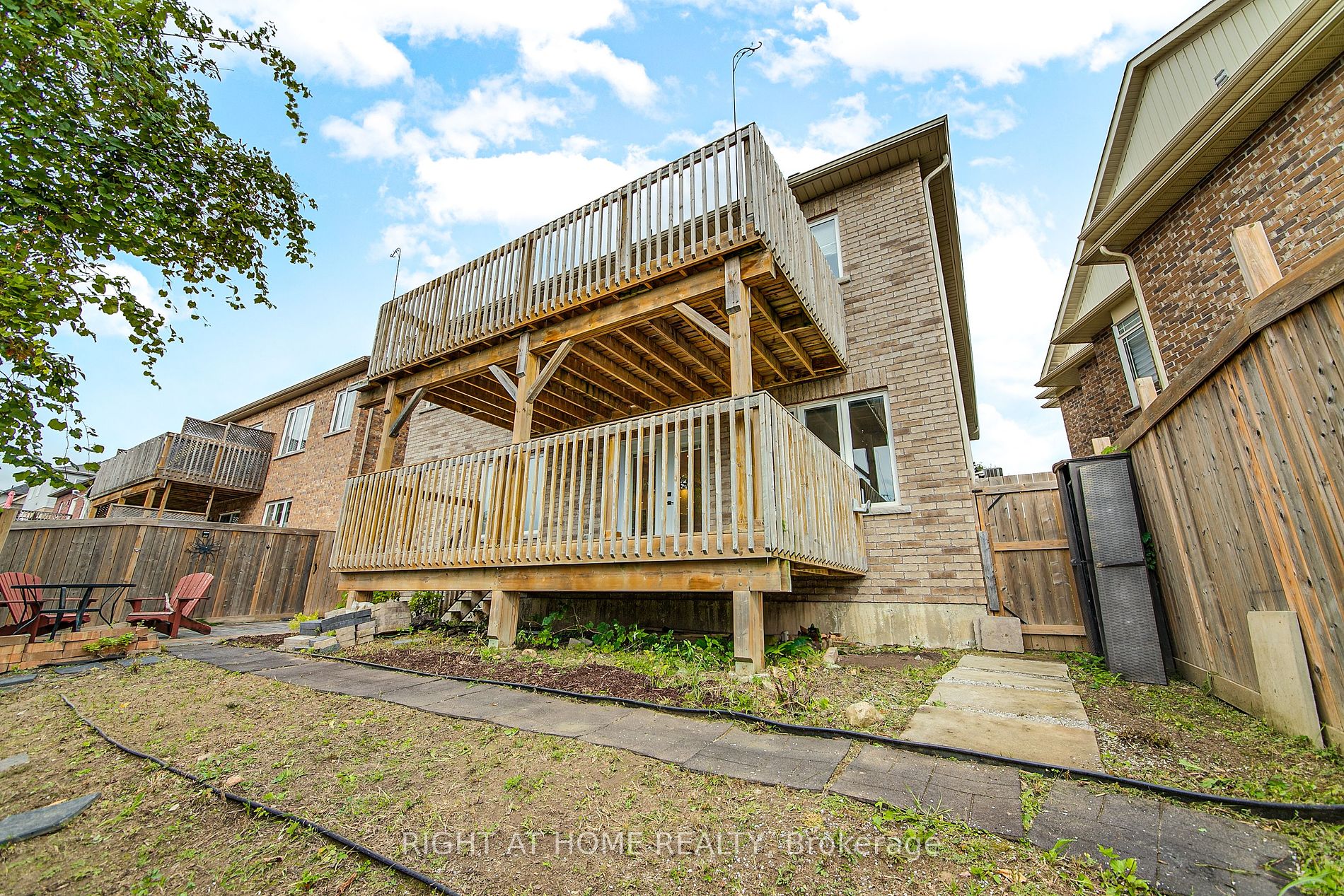 56 Megan Cres